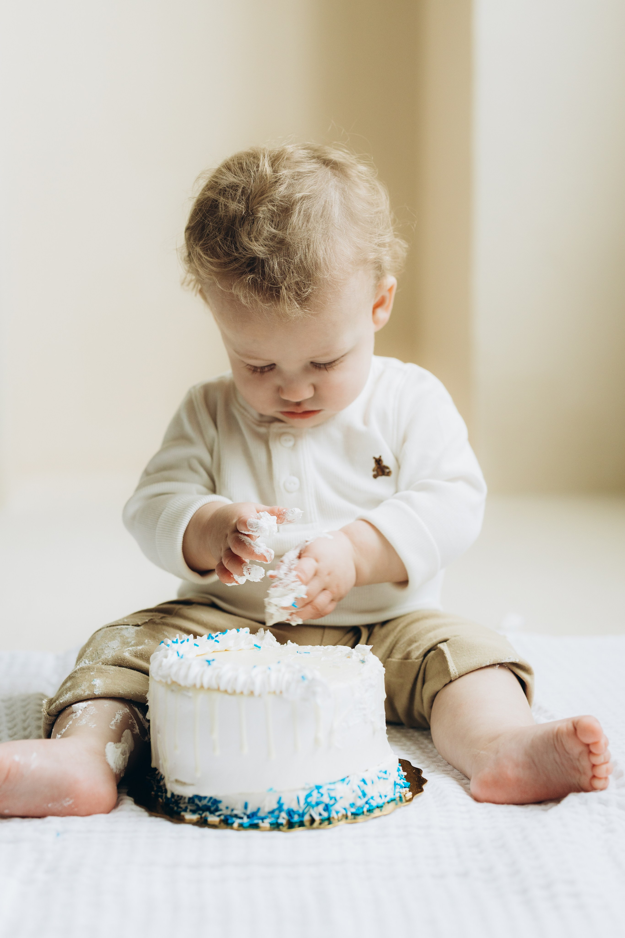 Cake smash. Wedding Photographer Toronto