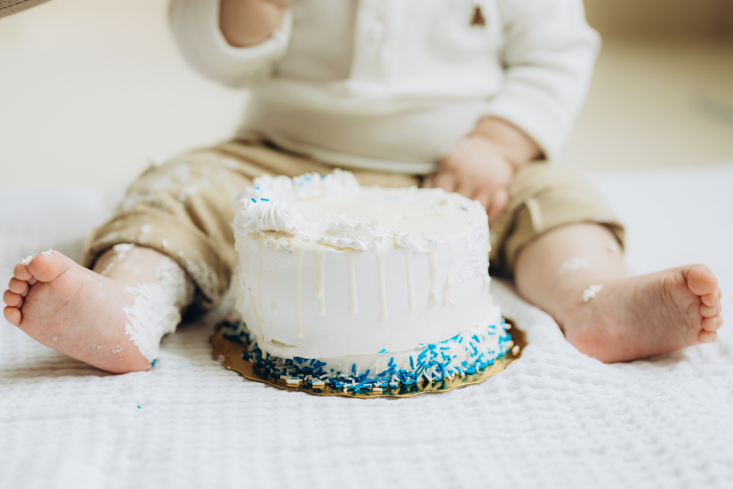 Cake smash. Wedding Photographer Toronto