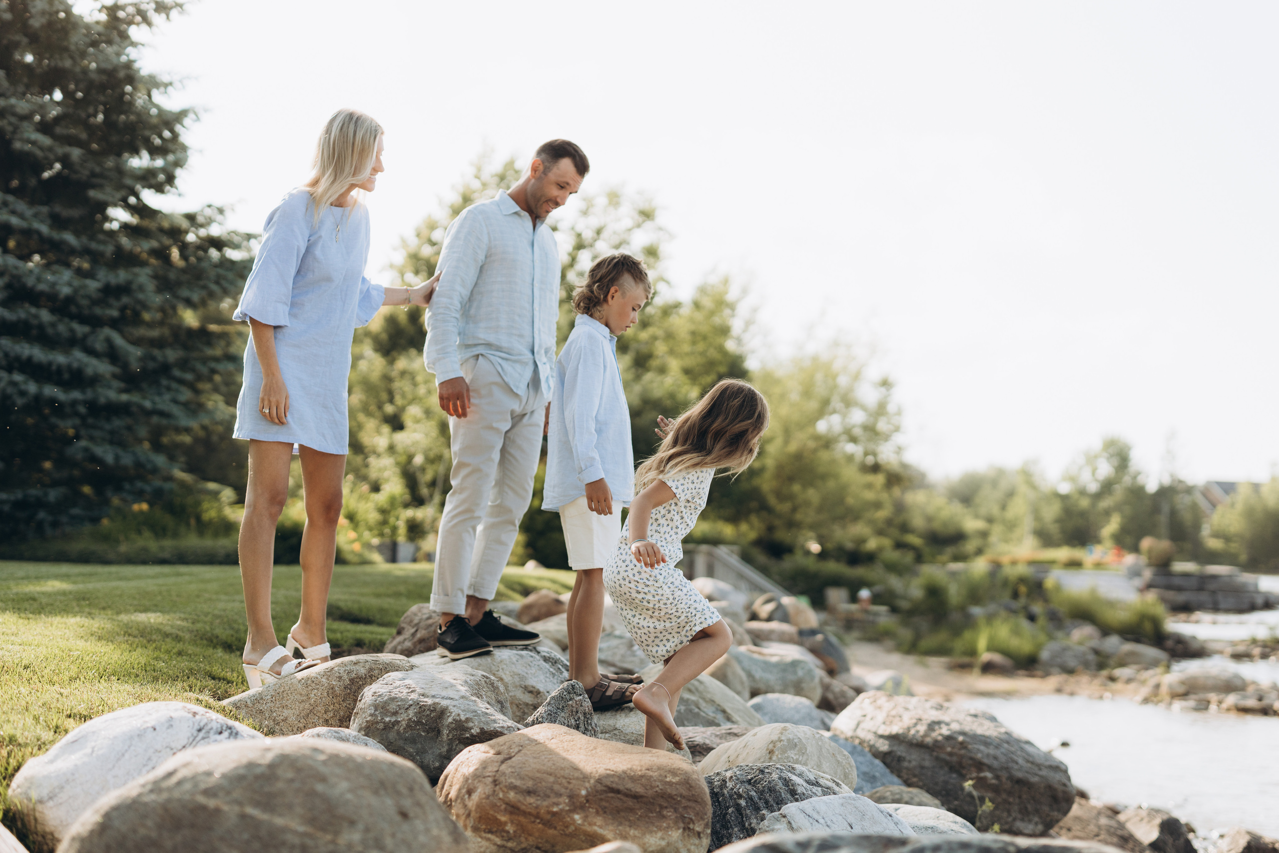 Family time. Wedding Photographer Toronto