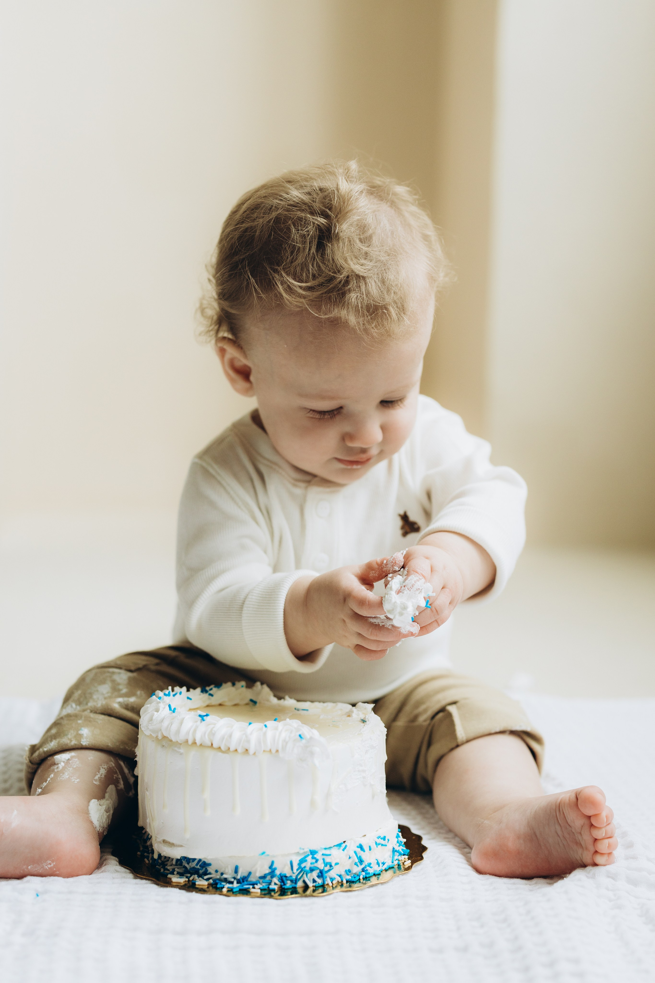 Cake smash. Wedding Photographer Toronto