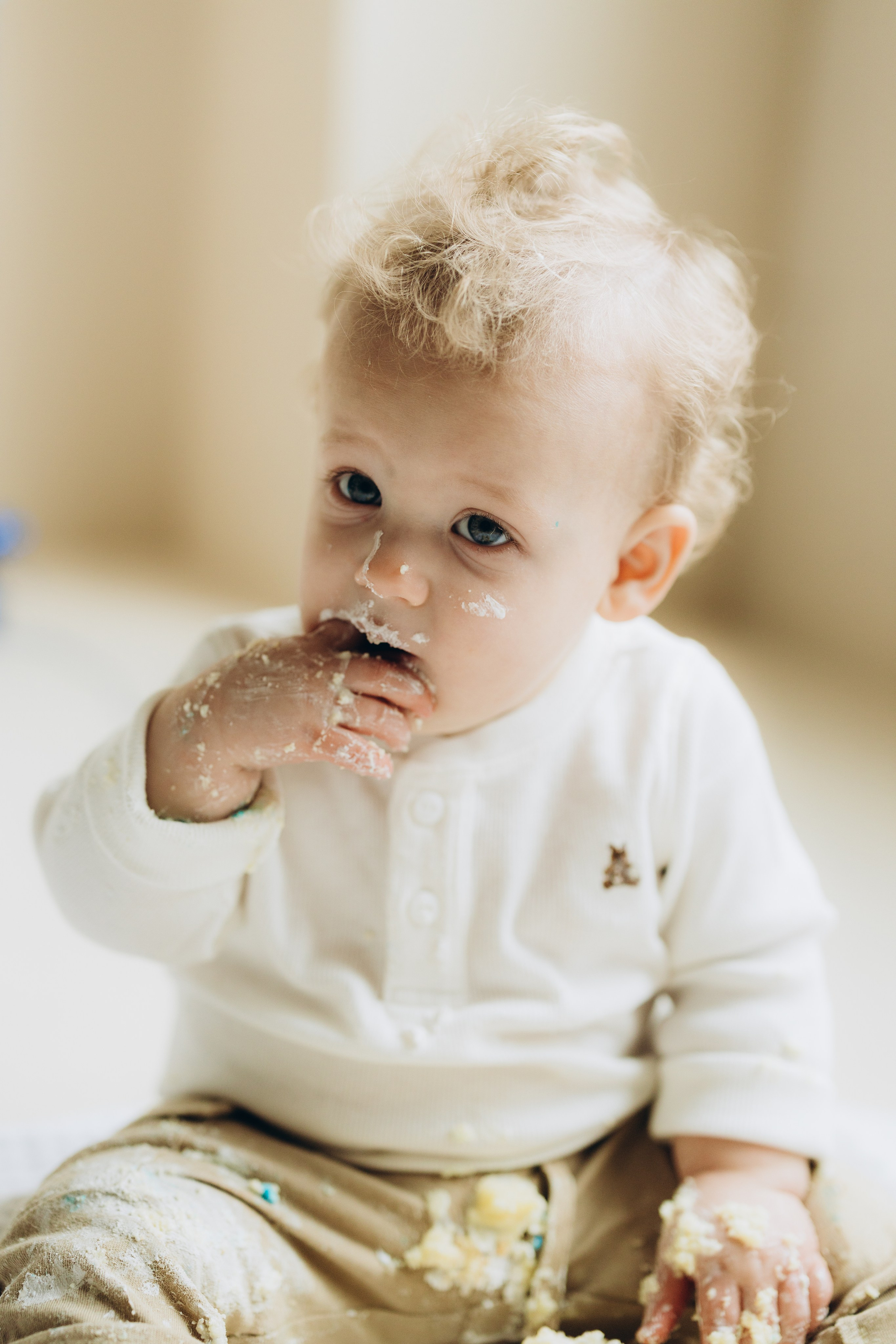 Cake smash. Wedding Photographer Toronto