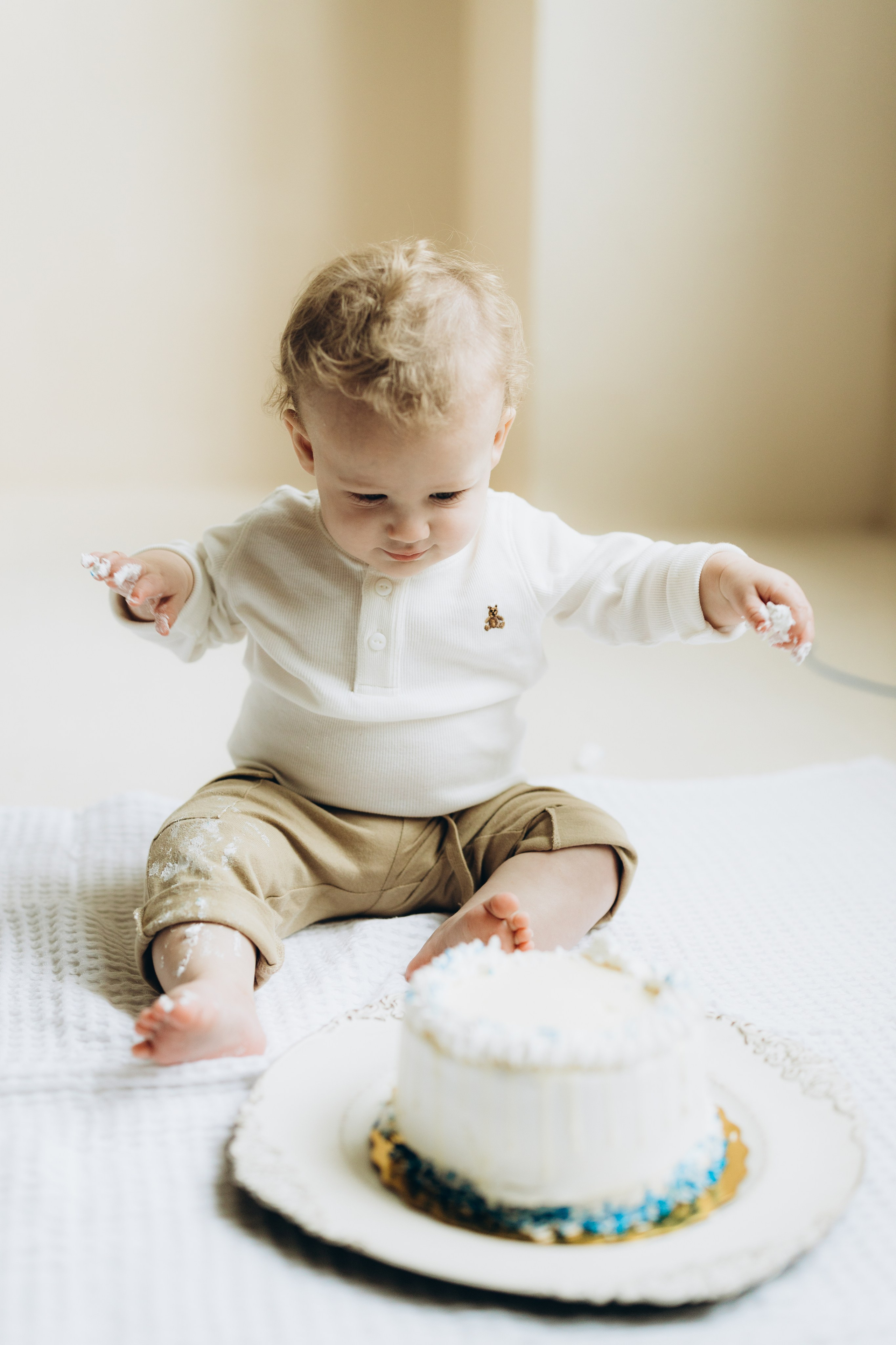 Cake smash. Wedding Photographer Toronto