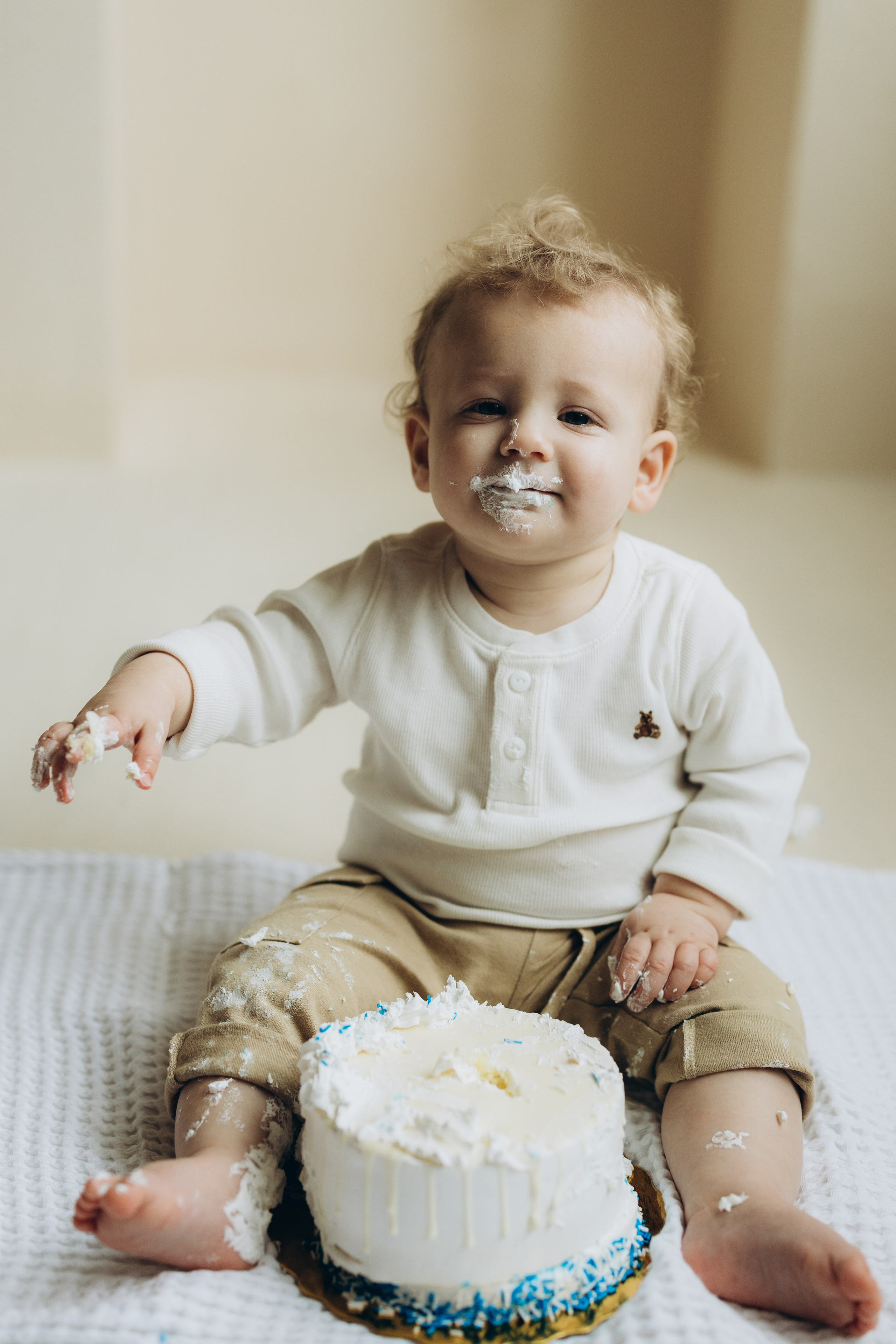 Cake smash. Wedding Photographer Toronto