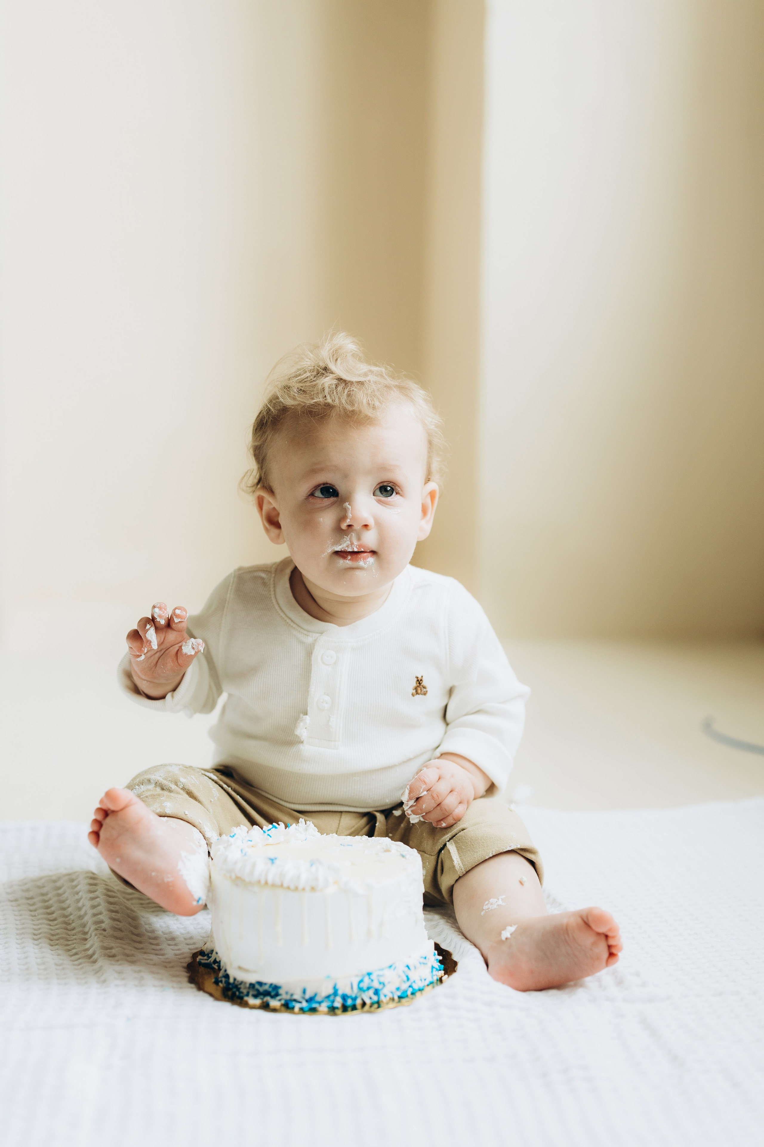 Cake smash. Wedding Photographer Toronto