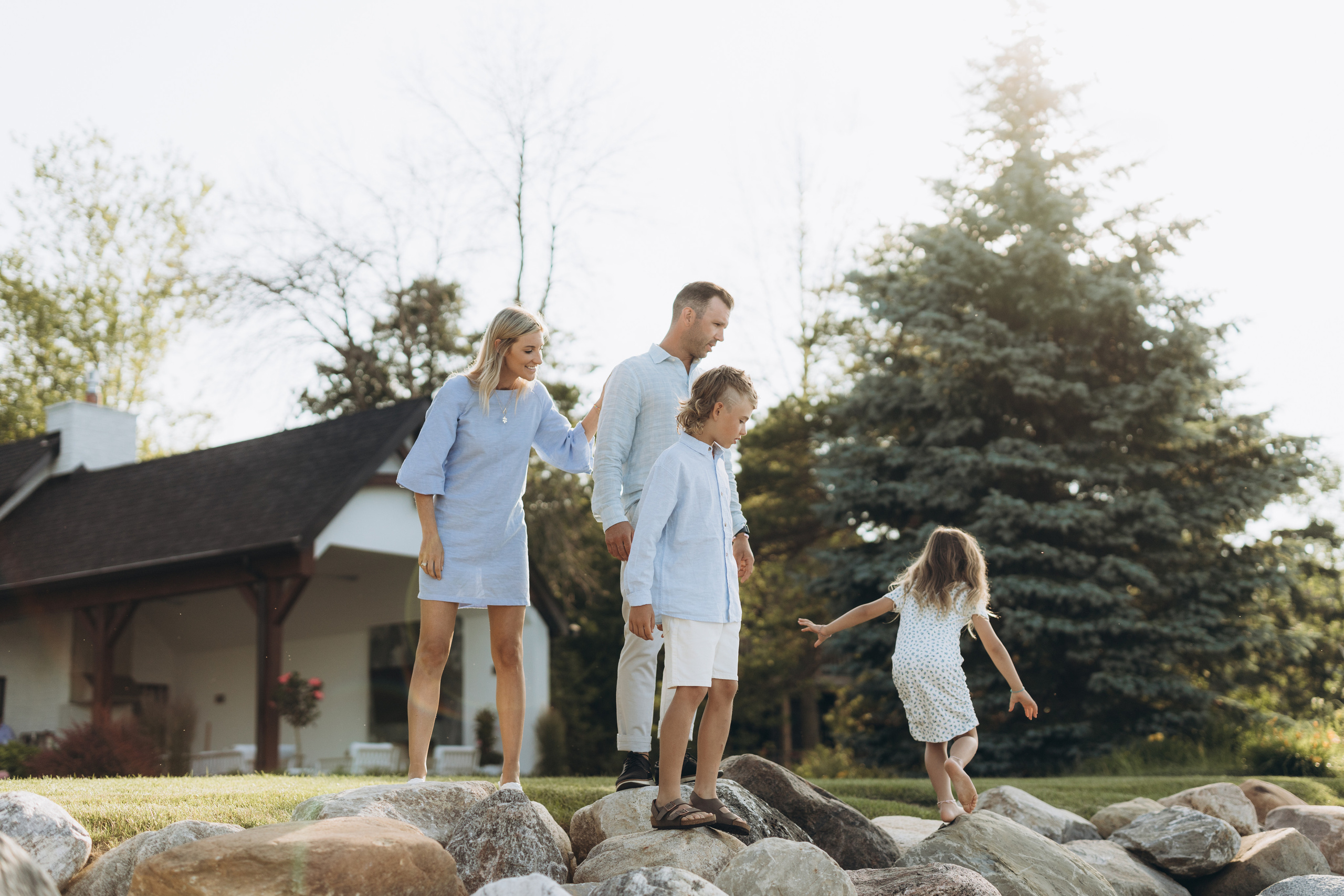 Family time. Wedding Photographer Toronto