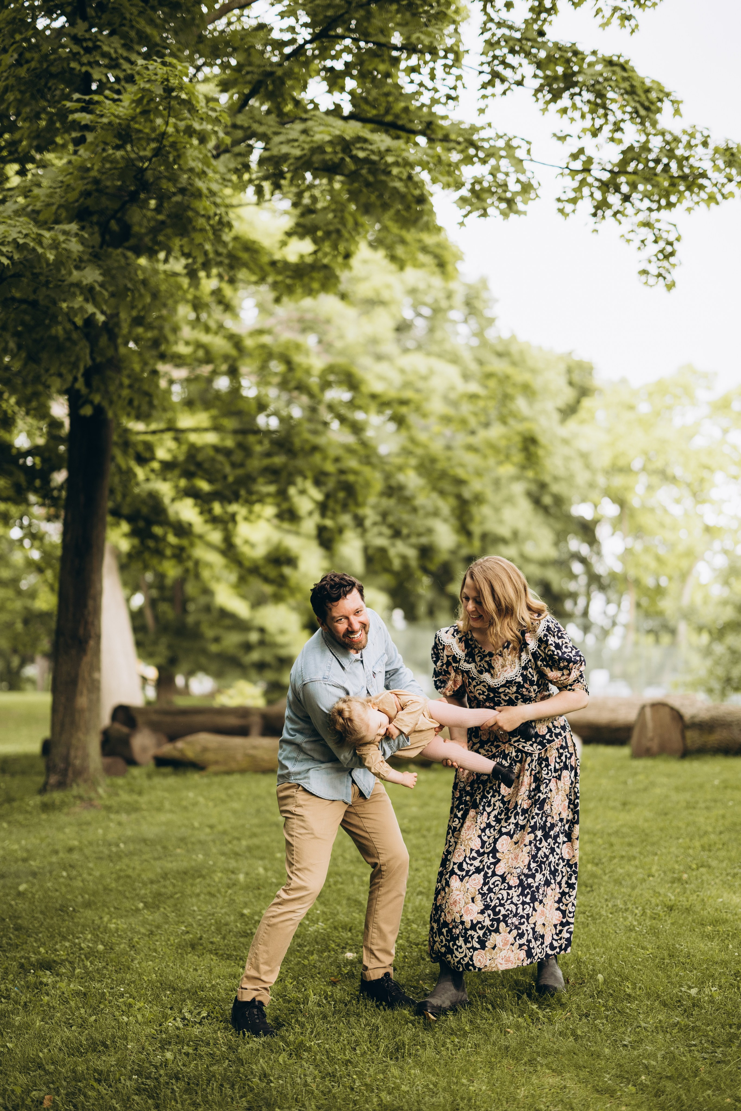 Under the rain. Wedding Photographer Toronto