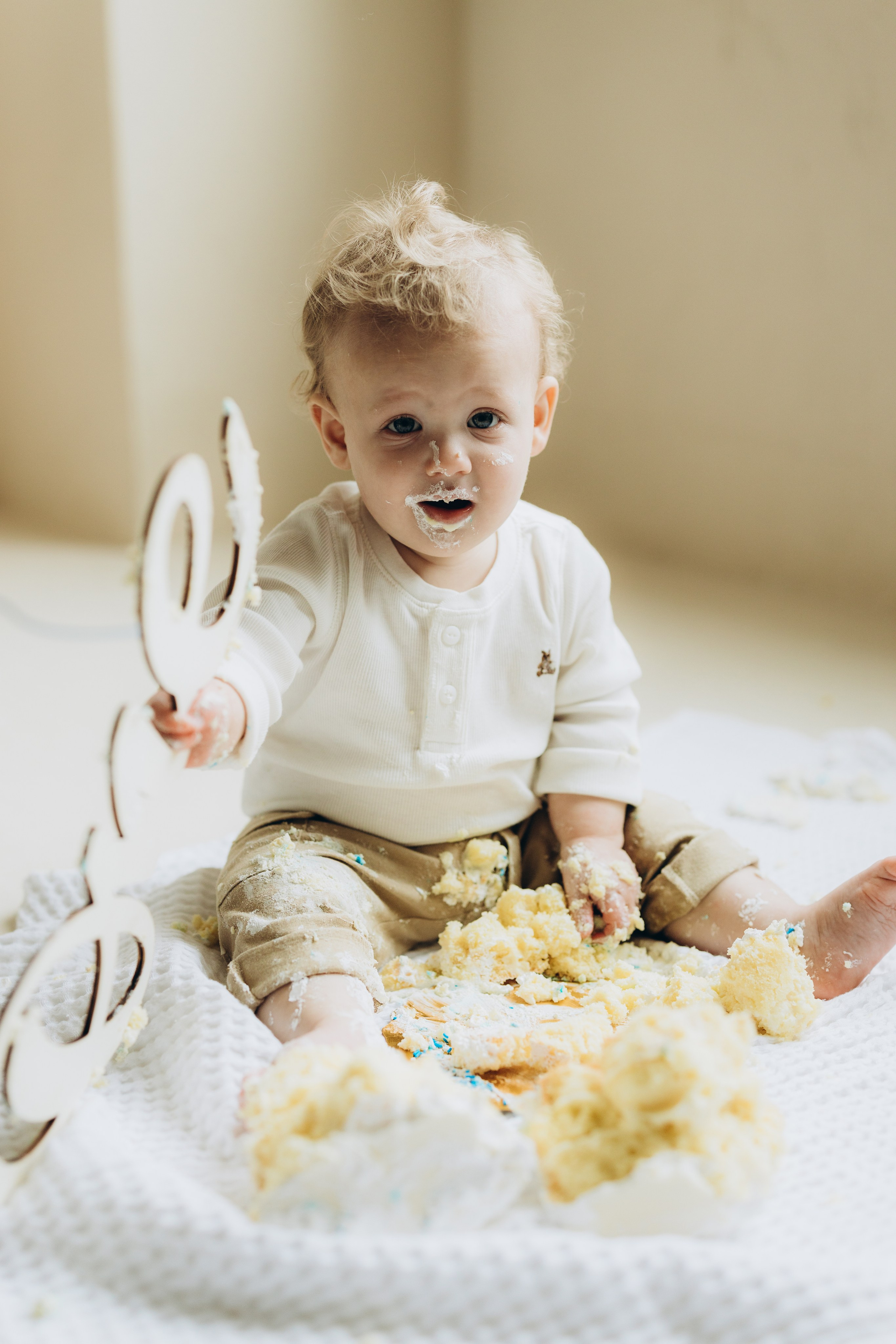 Cake smash. Wedding Photographer Toronto