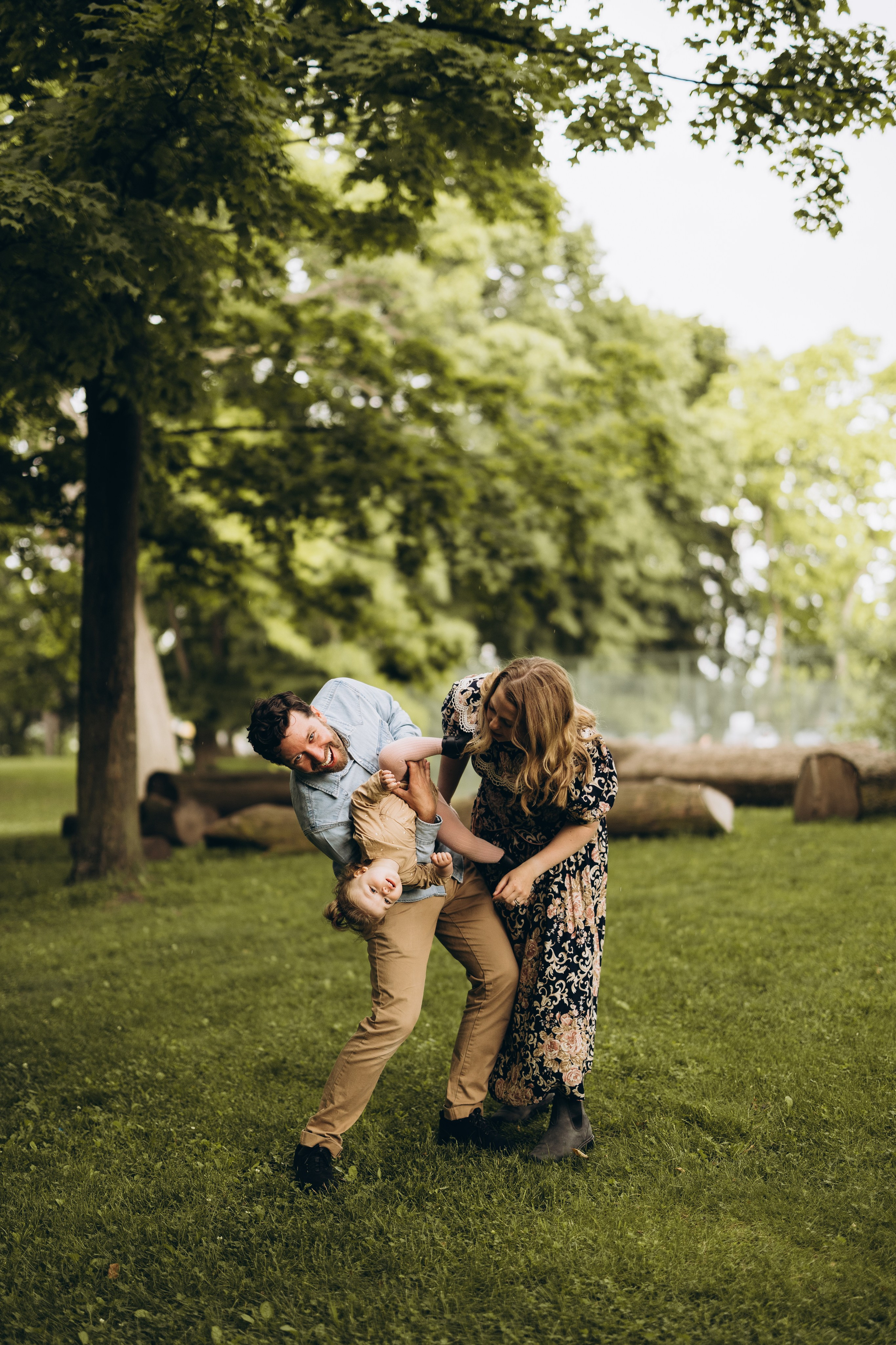 Under the rain. Wedding Photographer Toronto