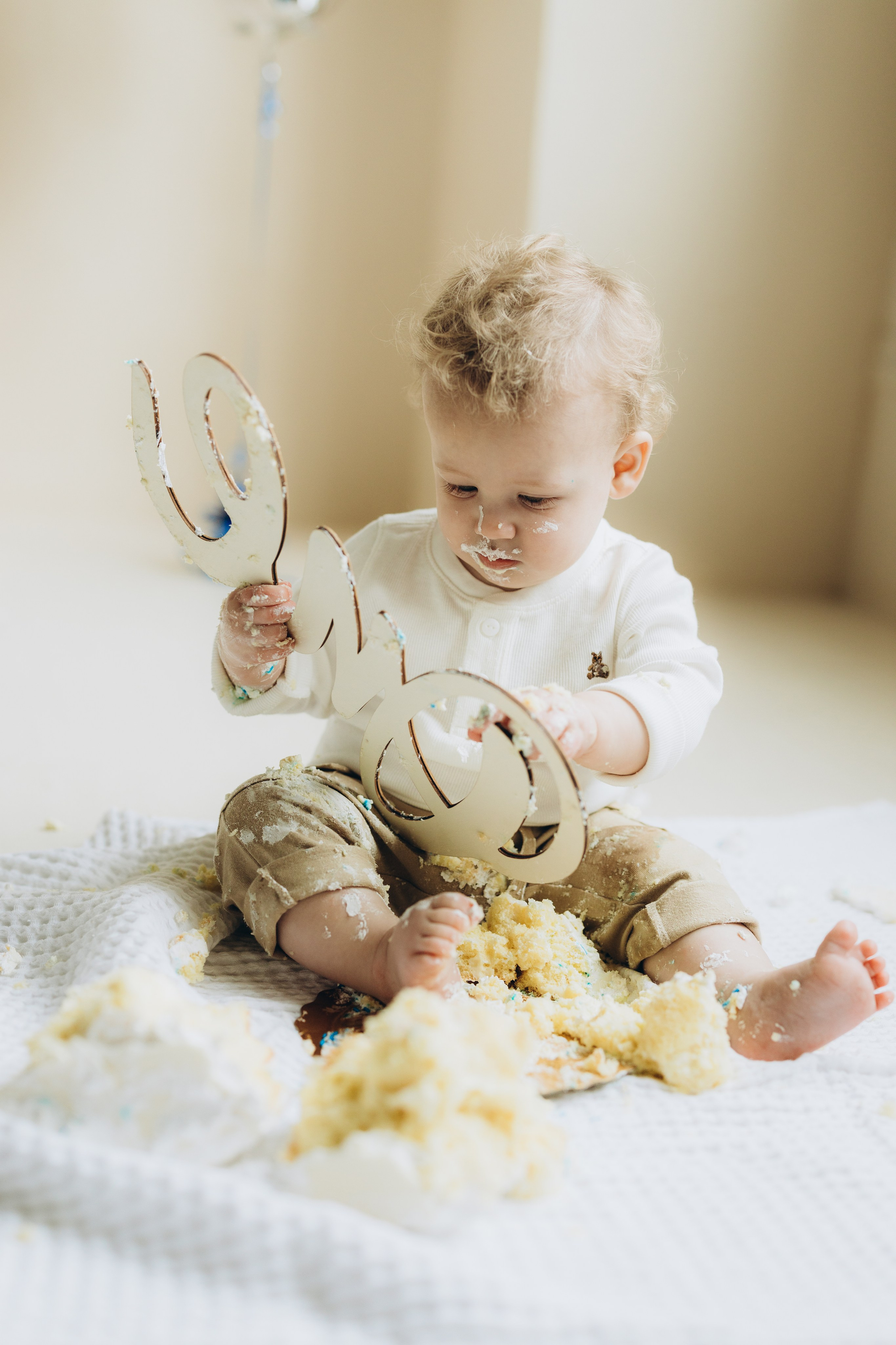 Cake smash. Wedding Photographer Toronto