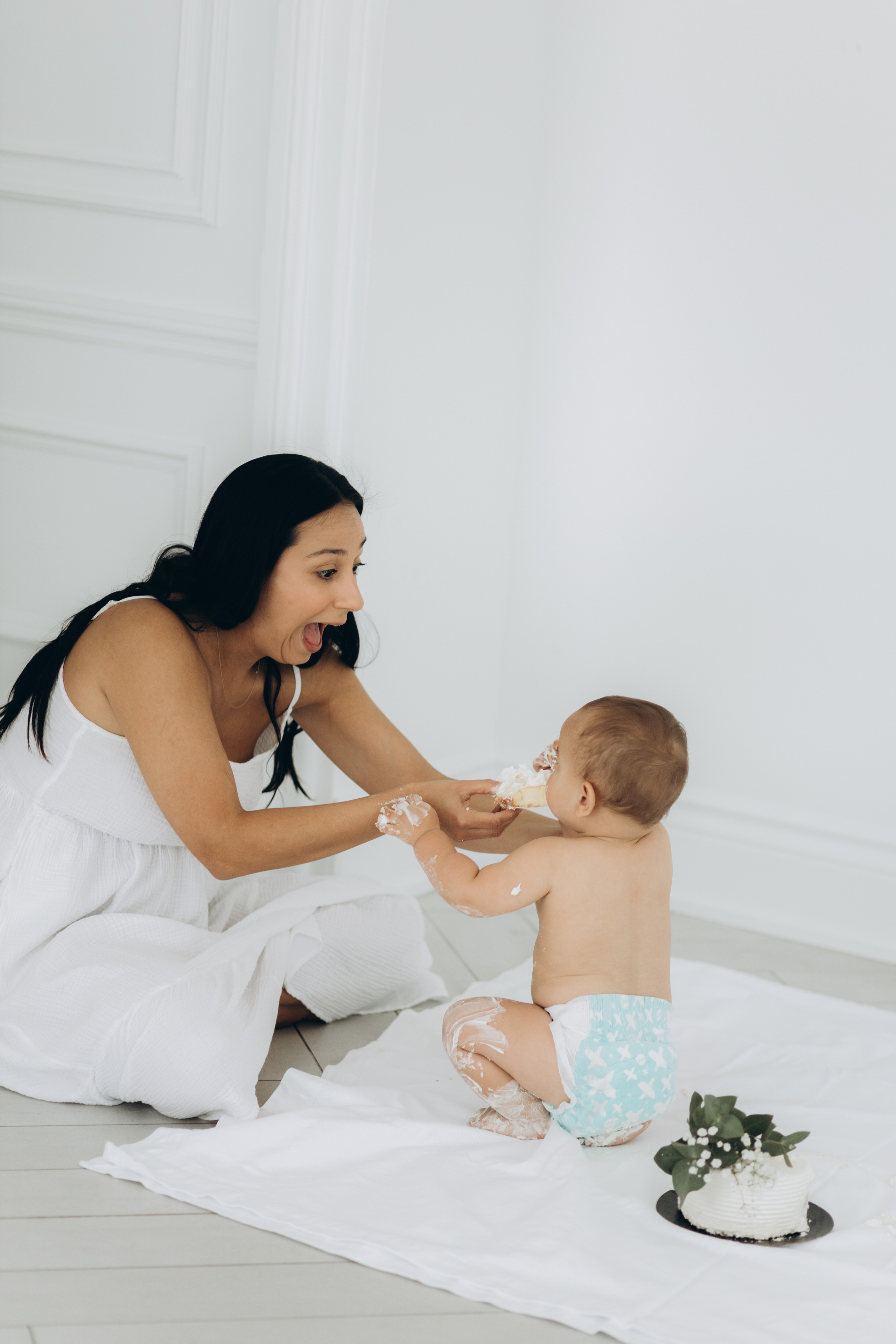 Cake smash. Wedding Photographer Toronto