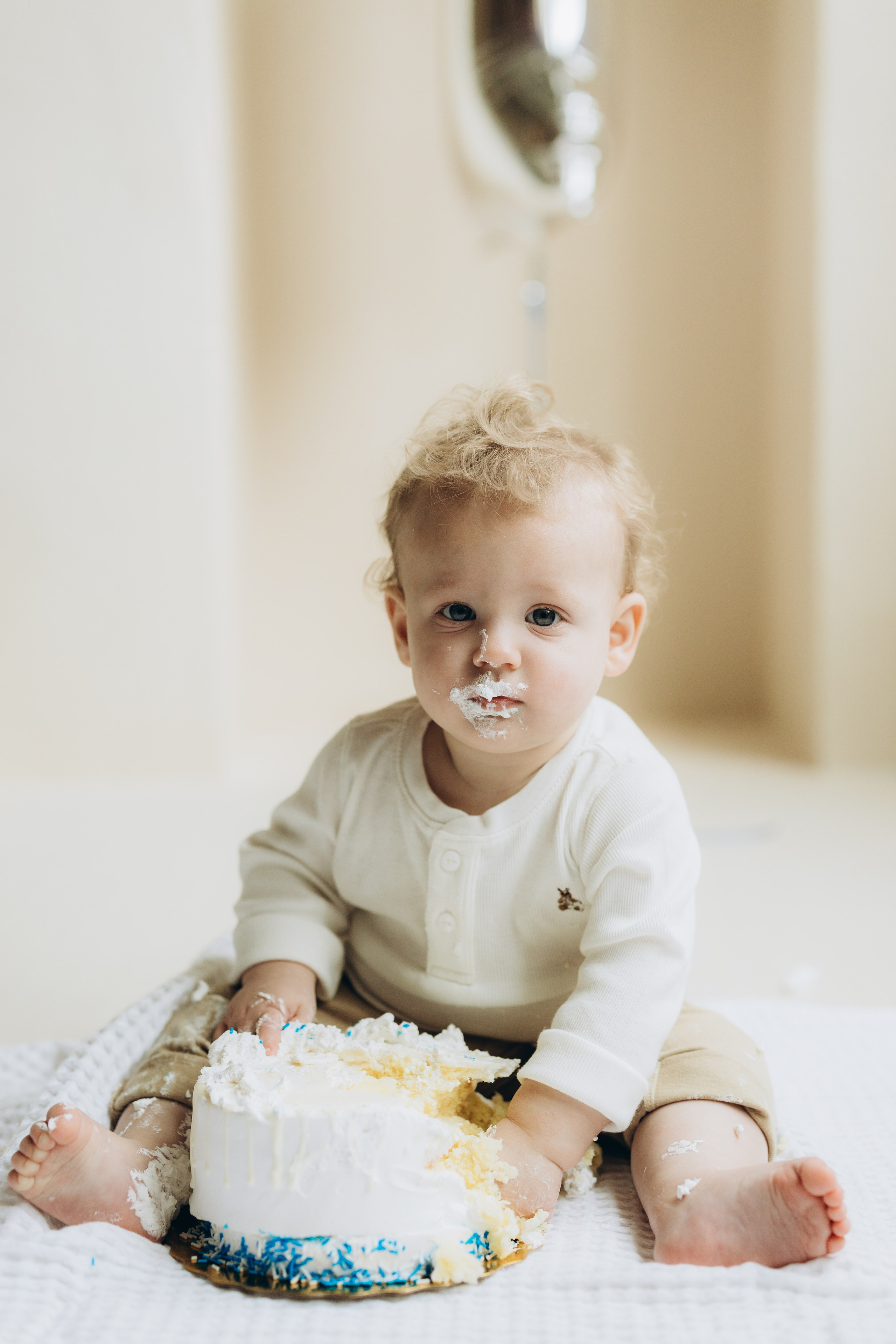 Cake smash. Wedding Photographer Toronto
