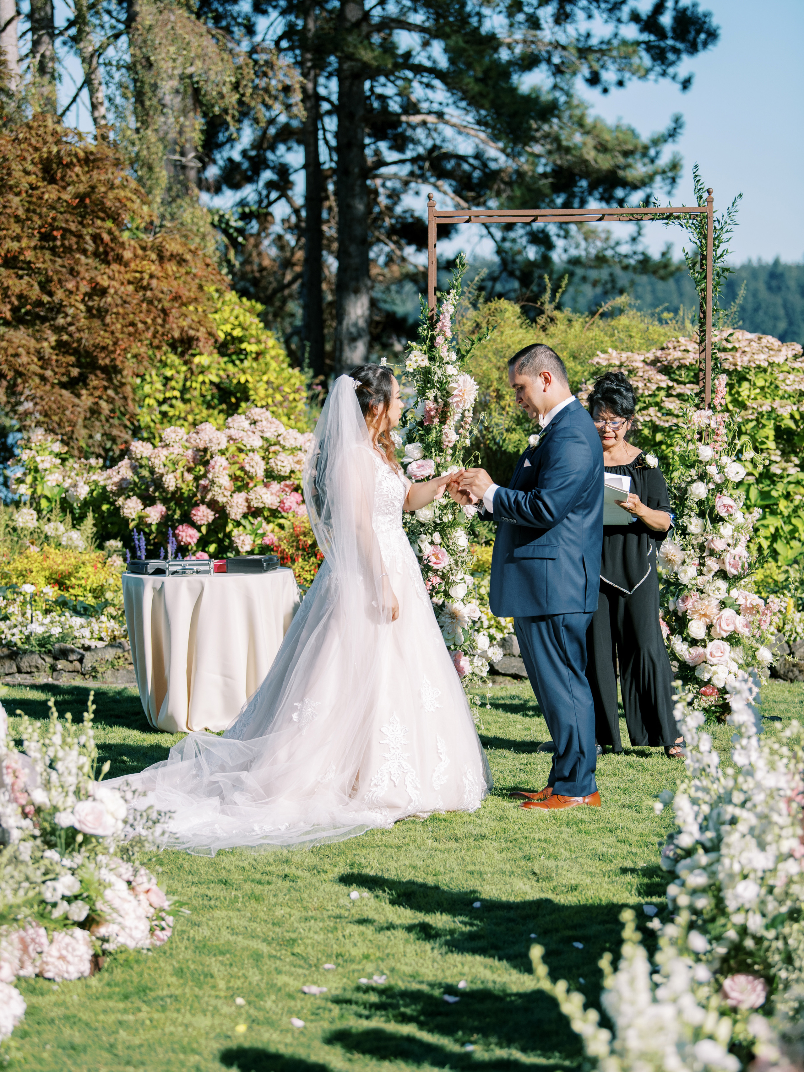 Wedding photographer Seattle. Anna Ternova — Wedding & Family Photographer in Seattle