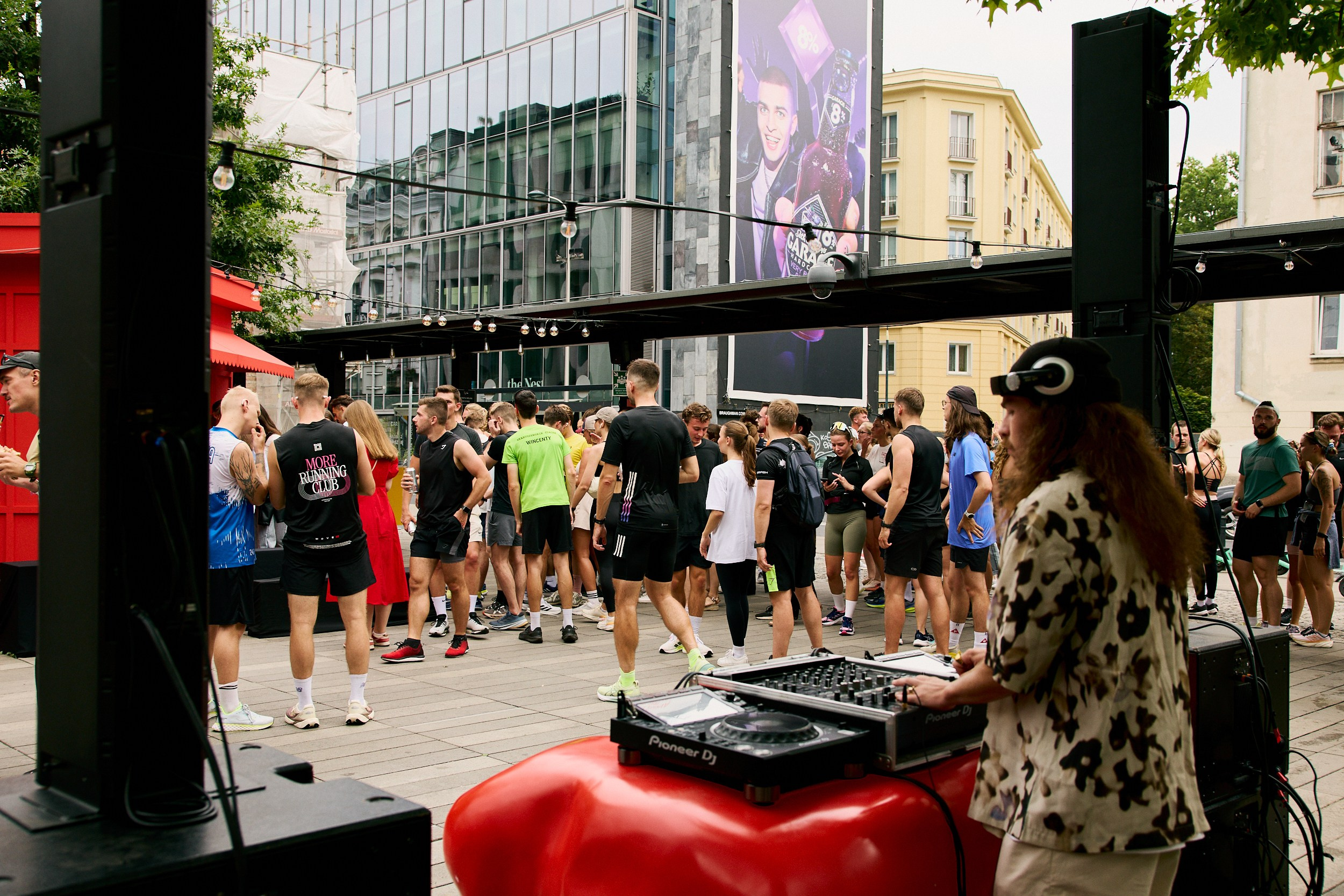 H&M / Niedzielni / More Running Club. Photographer Nika Okuneva