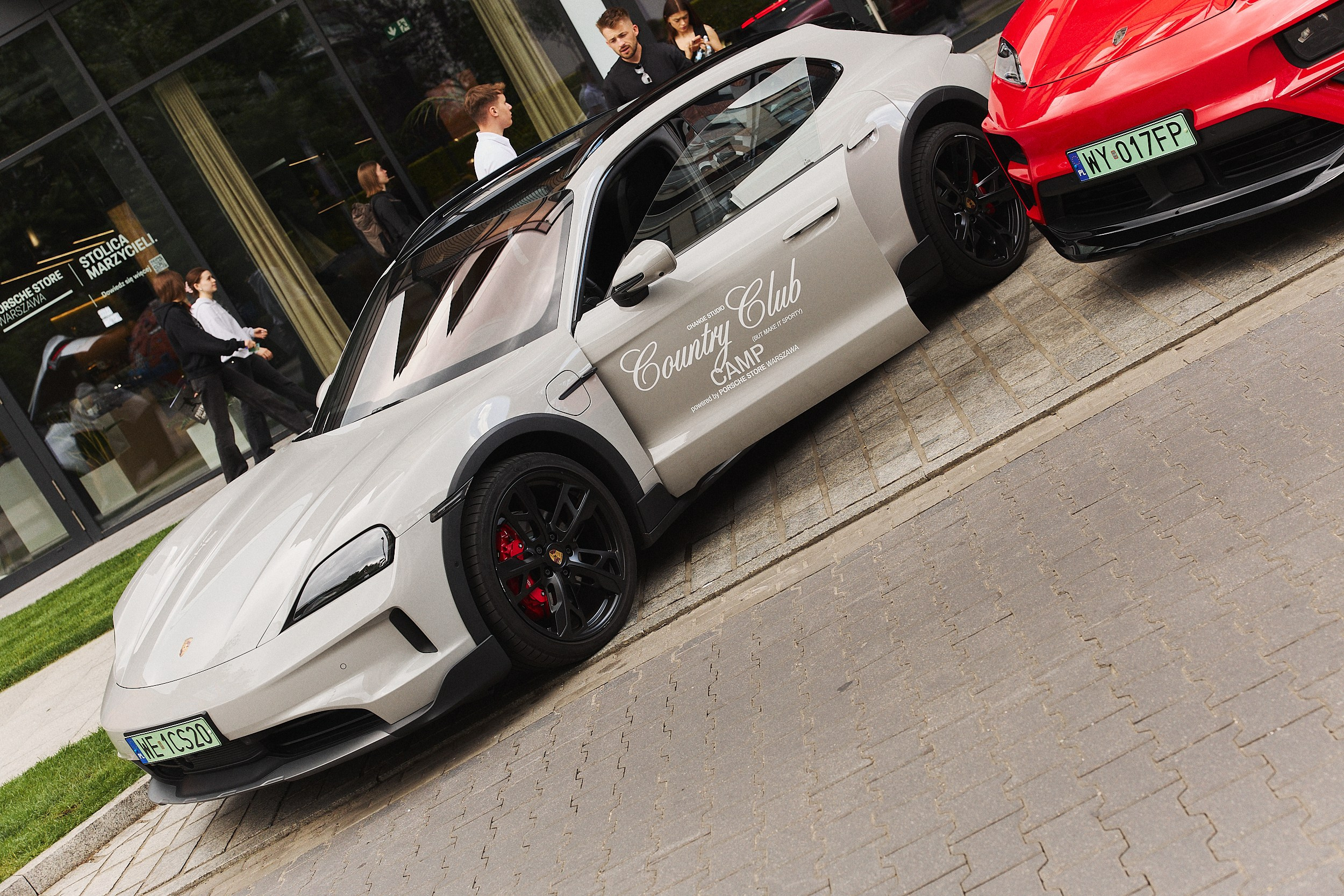 Studio Change 3 & Porsche Store Warszawa. Photographer Nika Okuneva