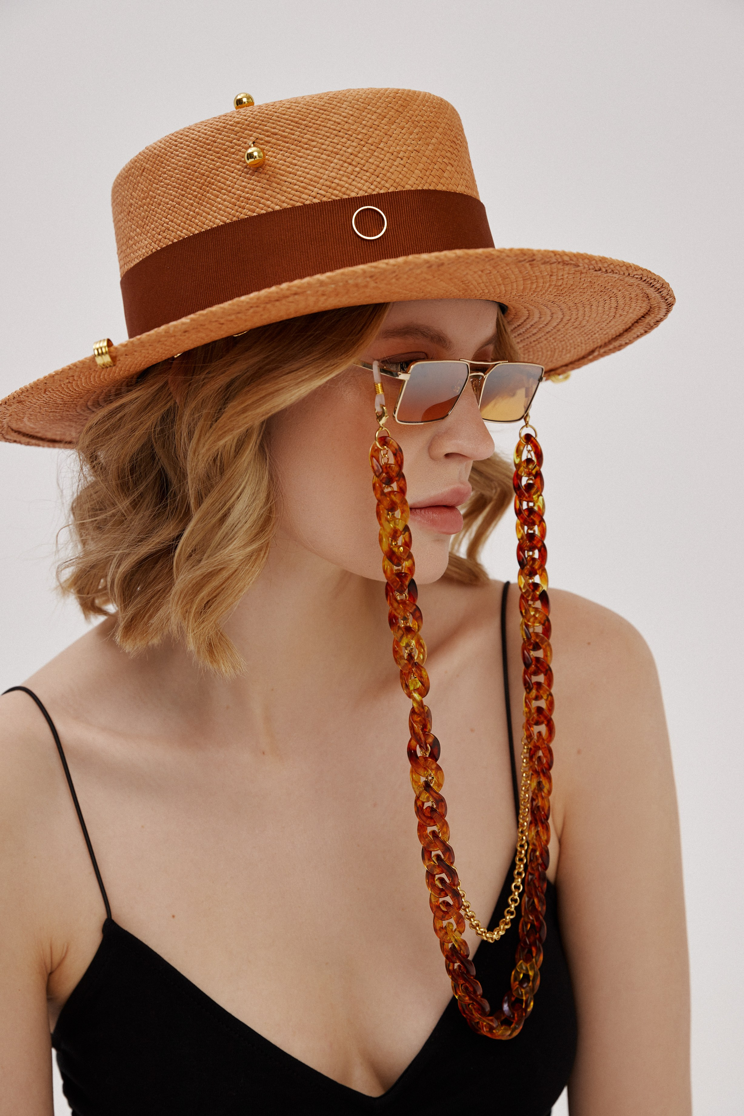 LESHKA headwear. Photographer Nika Okuneva