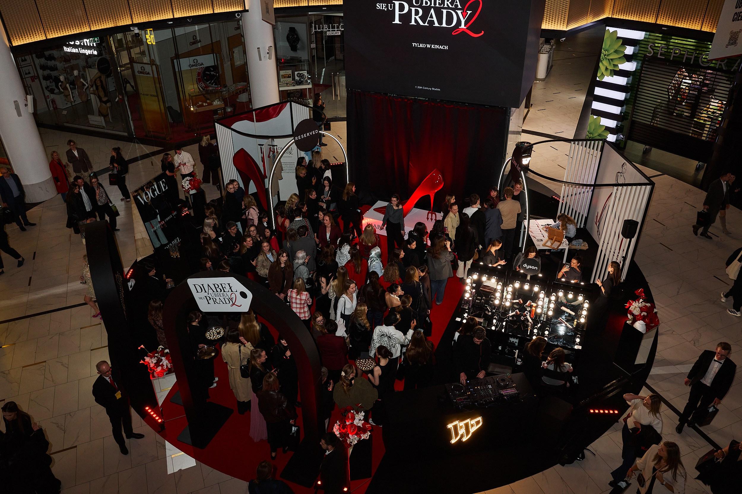 Behindthebrand & Westfield Mokotów. Photographer Nika Okuneva