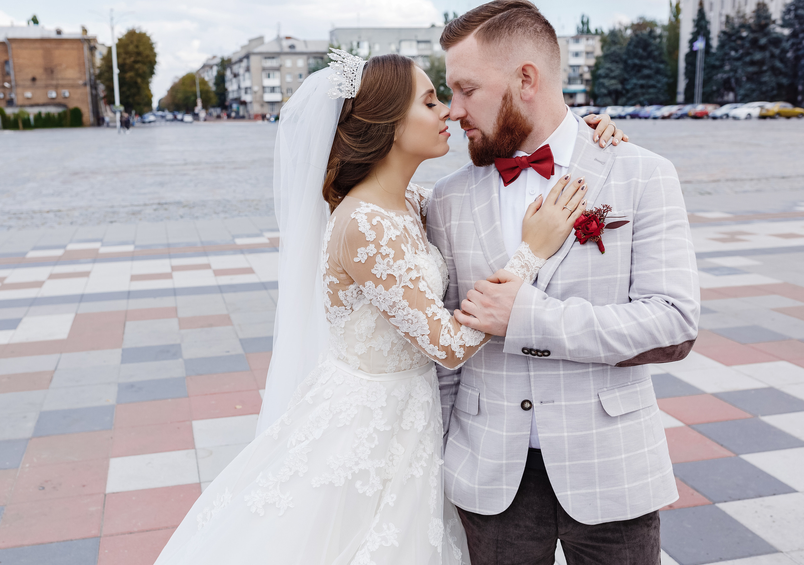 жених и невеста поцелуй love story