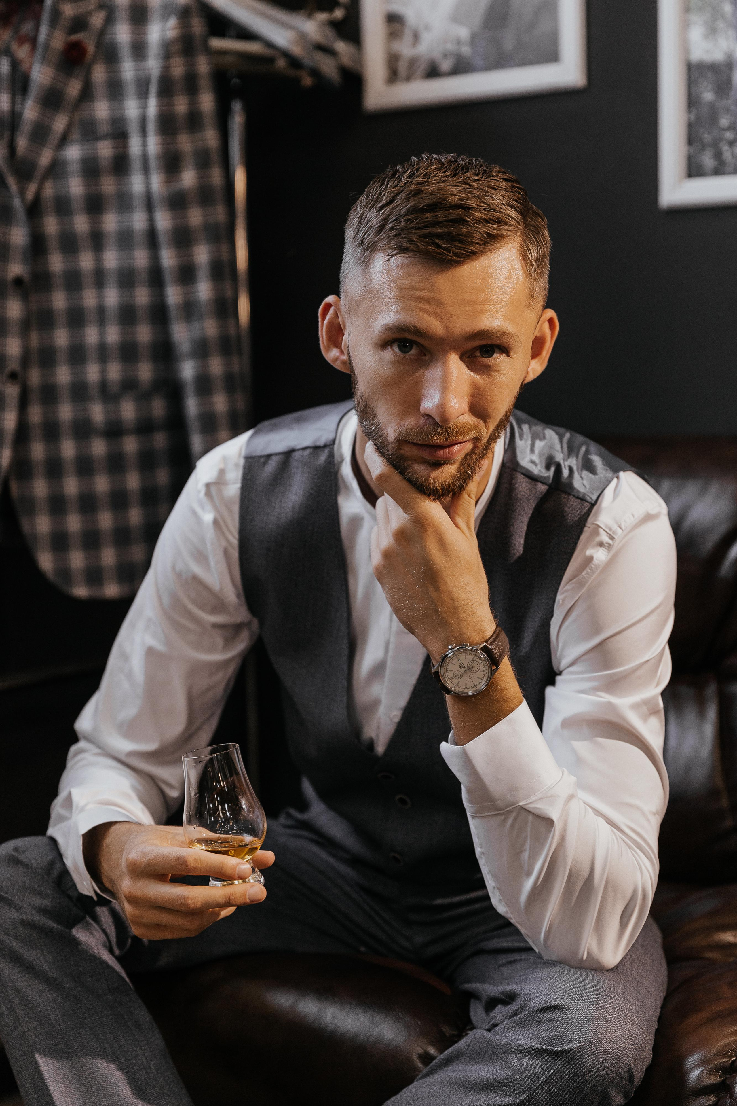 портрет жениха в барбершопе