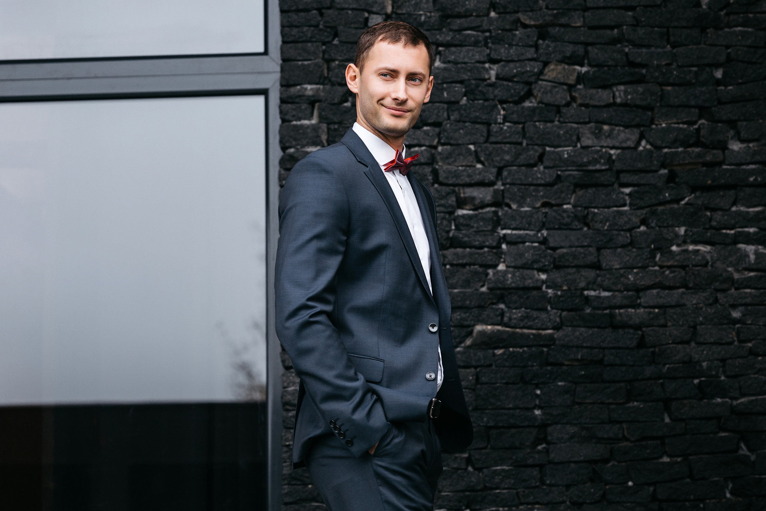 жених идет к невесте