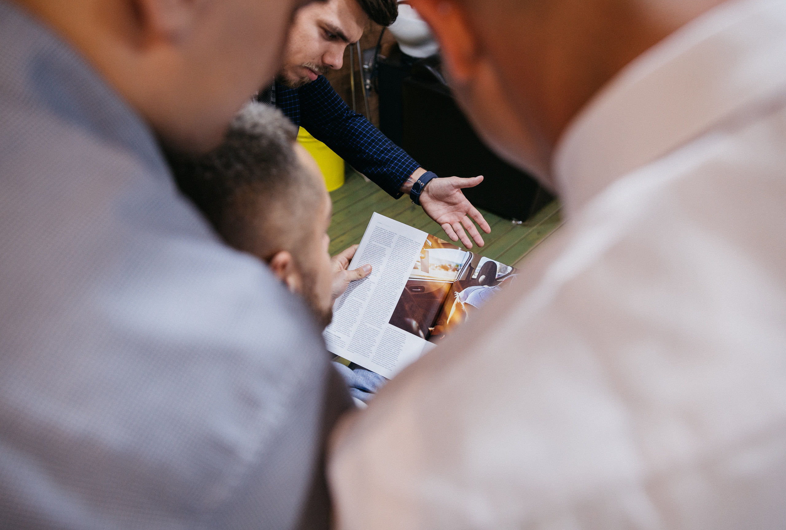 жених с друзьями в барбершопе Кременчуг