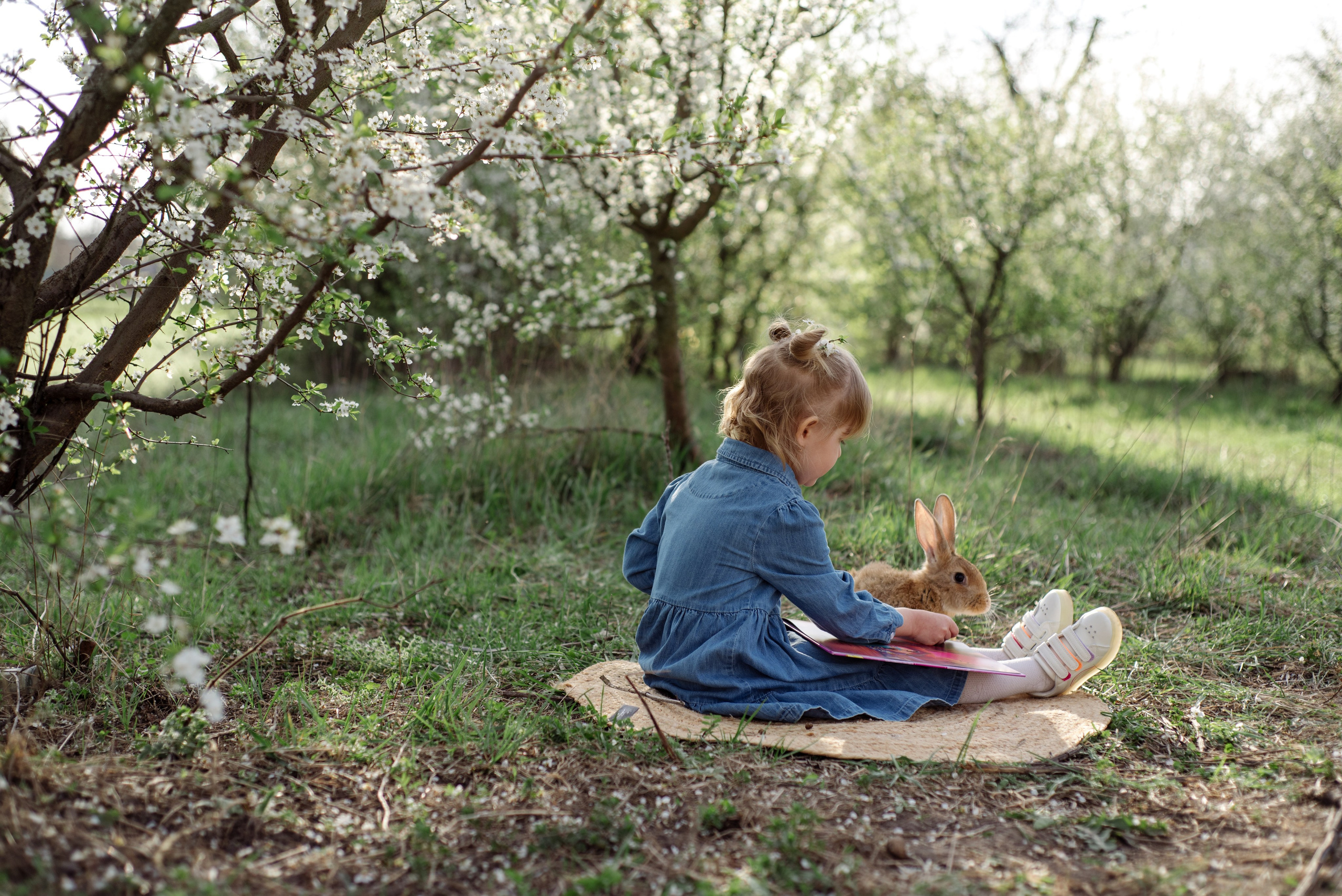 Яся і кролик. Фотограф новонароджених (newborn) та материнства у Житомирі Анна Якимчук