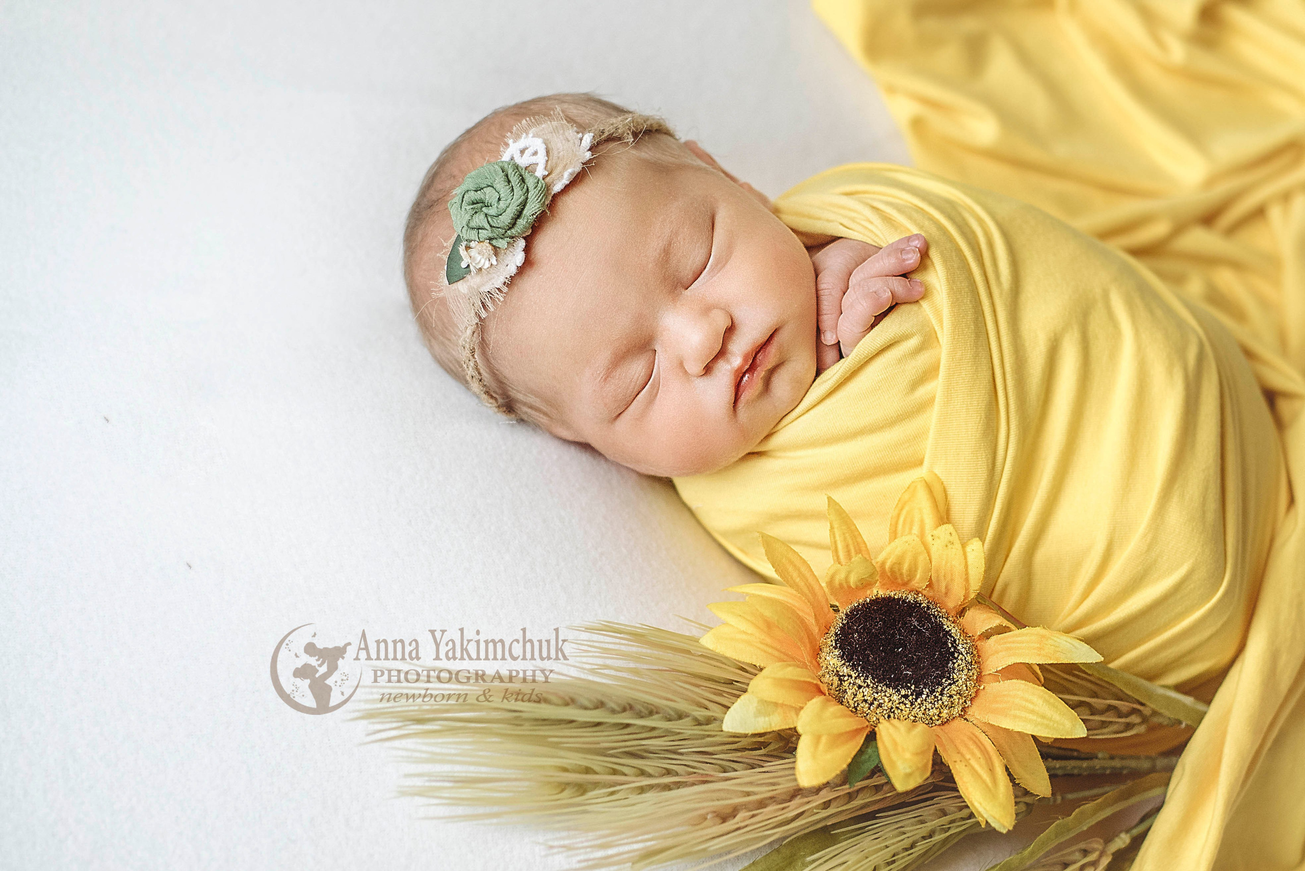 Фотограф новонароджених (newborn) та материнства у Житомирі Анна Якимчук
