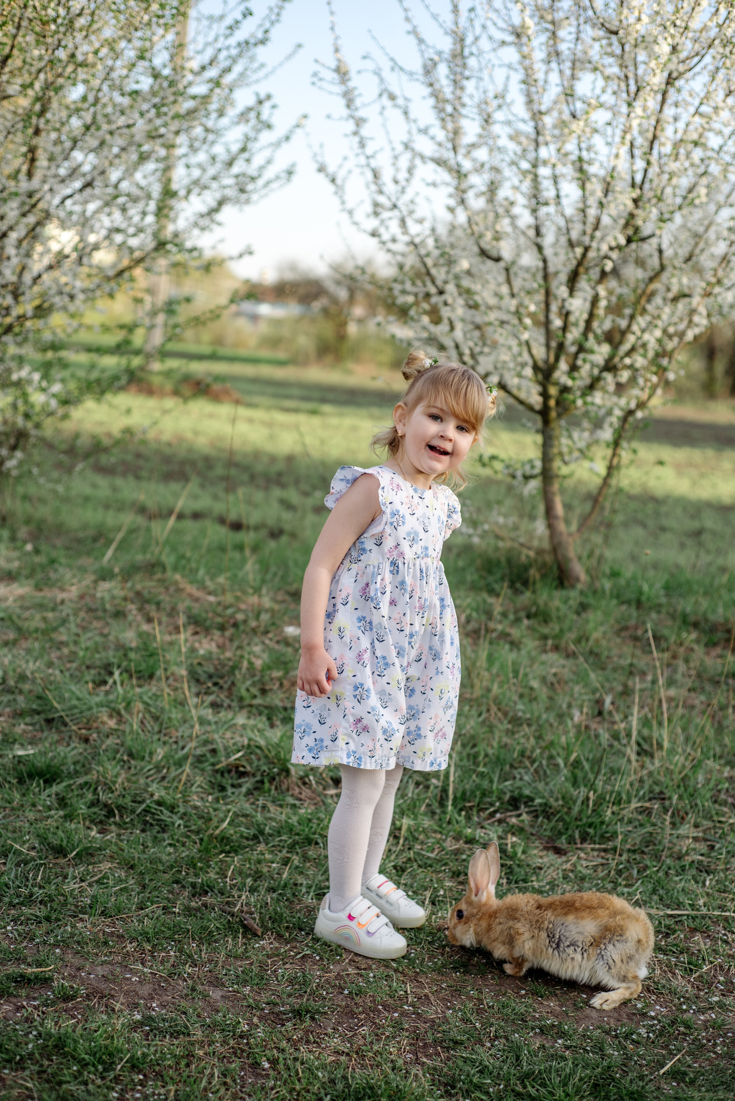 Яся і кролик. Фотограф новонароджених (newborn) та материнства у Житомирі Анна Якимчук