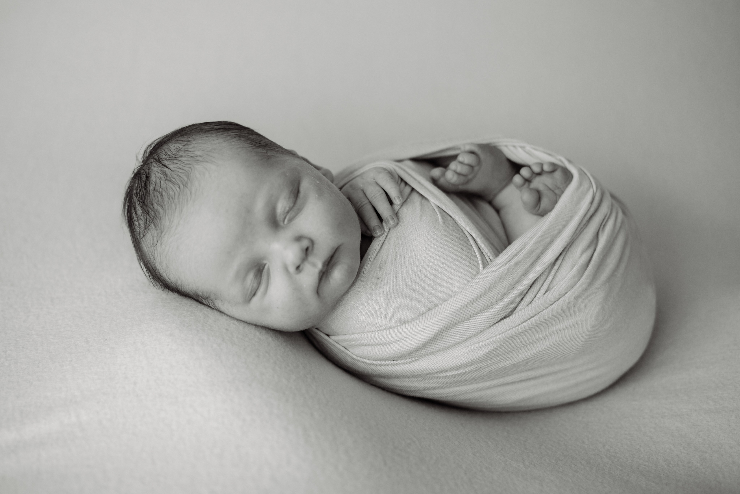 Перша фотосесія. Фотограф новонароджених (newborn) та материнства у Житомирі Анна Якимчук