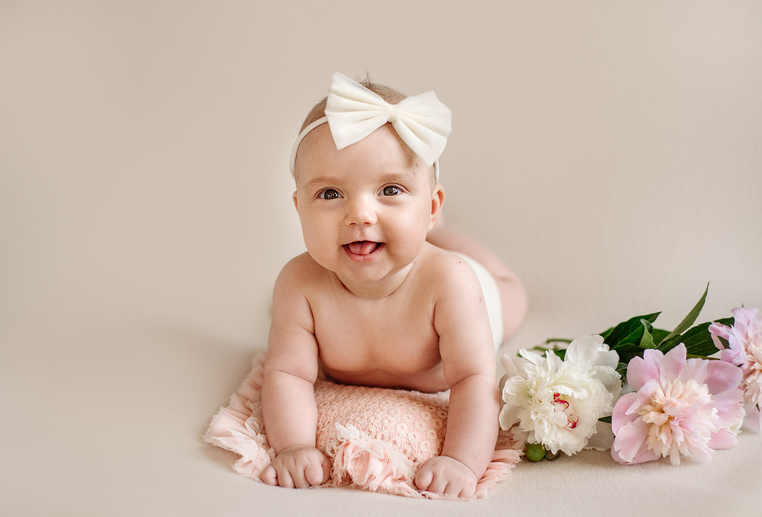 Діти до року. Фотограф новонароджених (newborn) та материнства у Житомирі Анна Якимчук