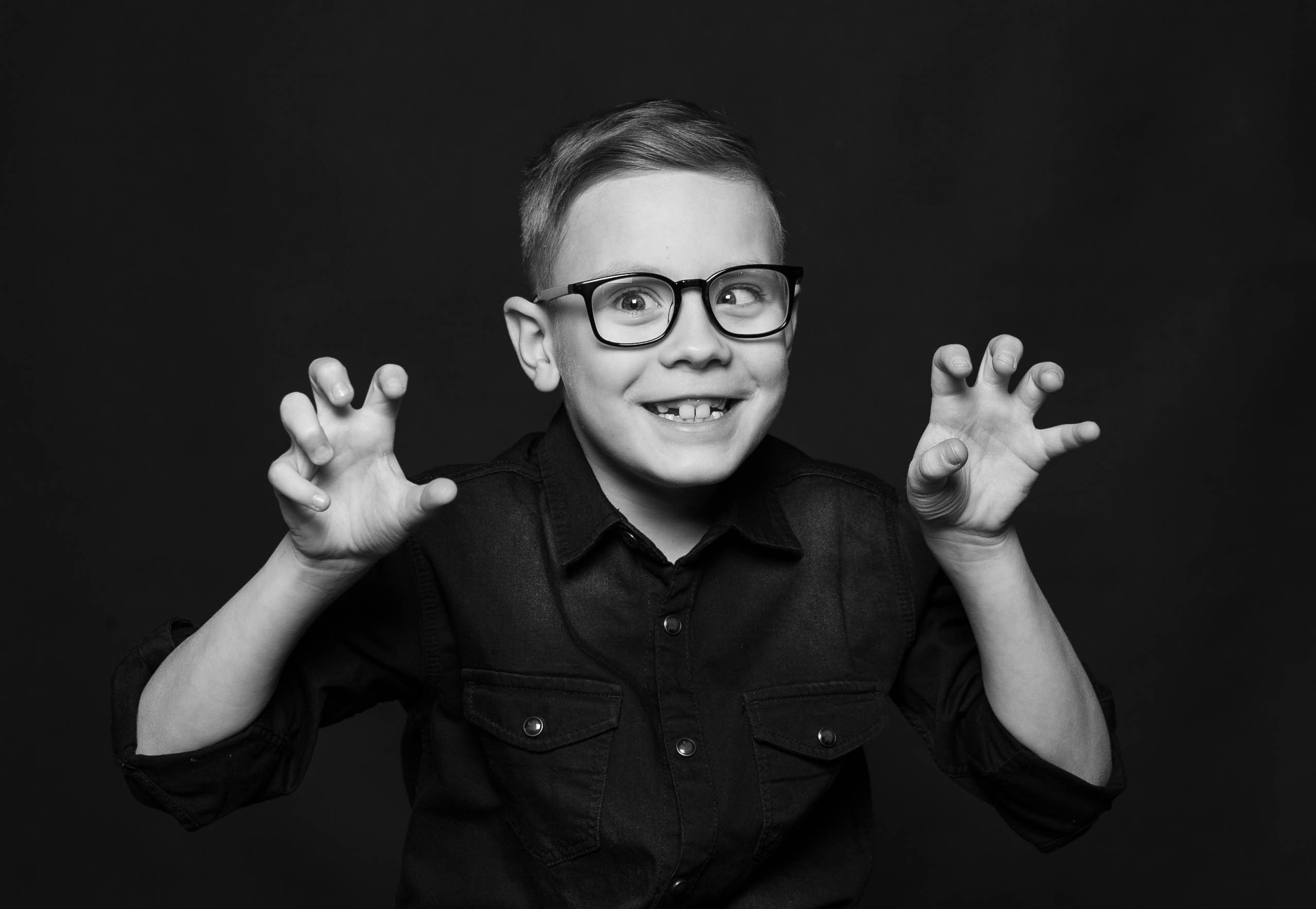 Портретная фотосессия для нежной Екатерины и ее двух мужественных парней. Photographer in Barcelona