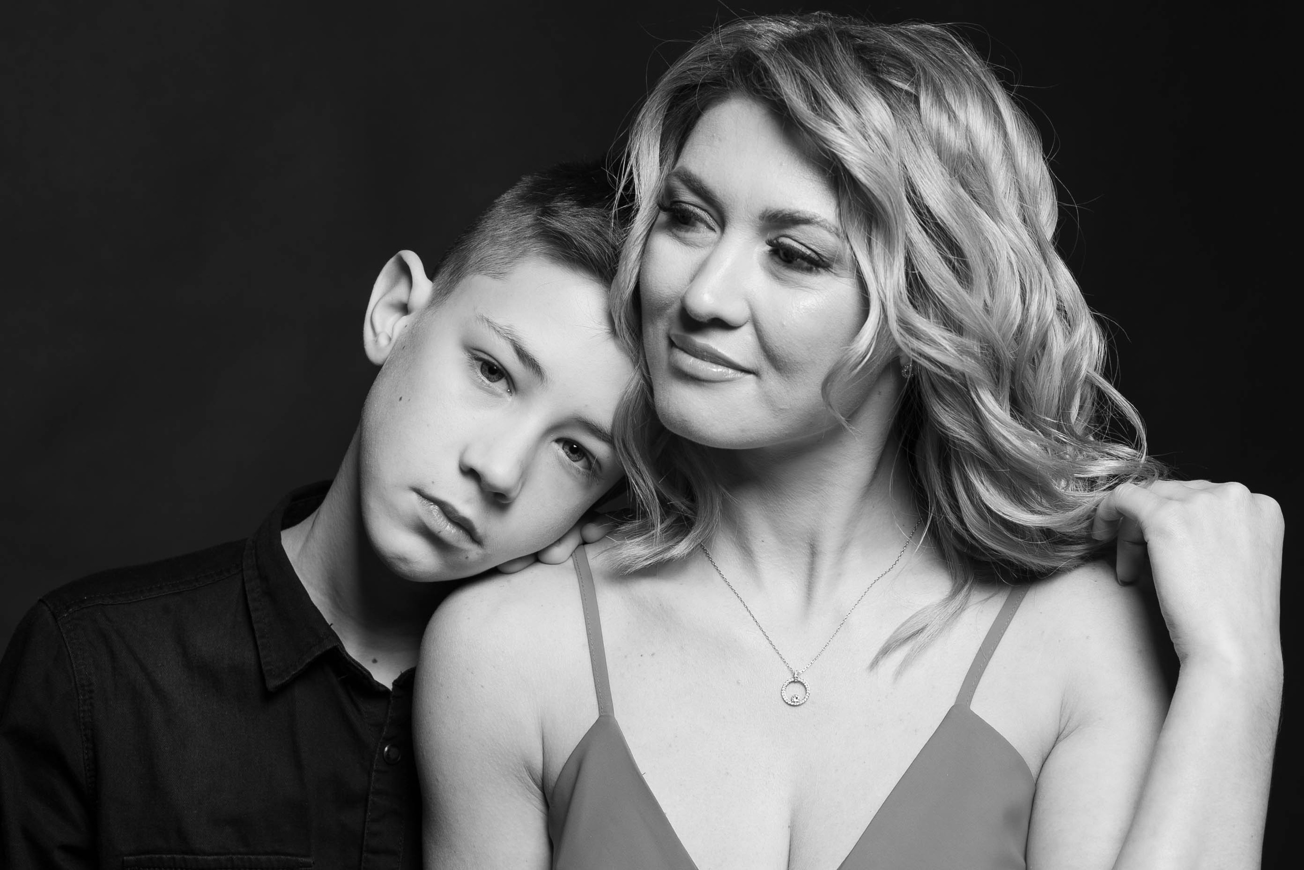 Портретная фотосессия для нежной Екатерины и ее двух мужественных парней. Photographer in Barcelona