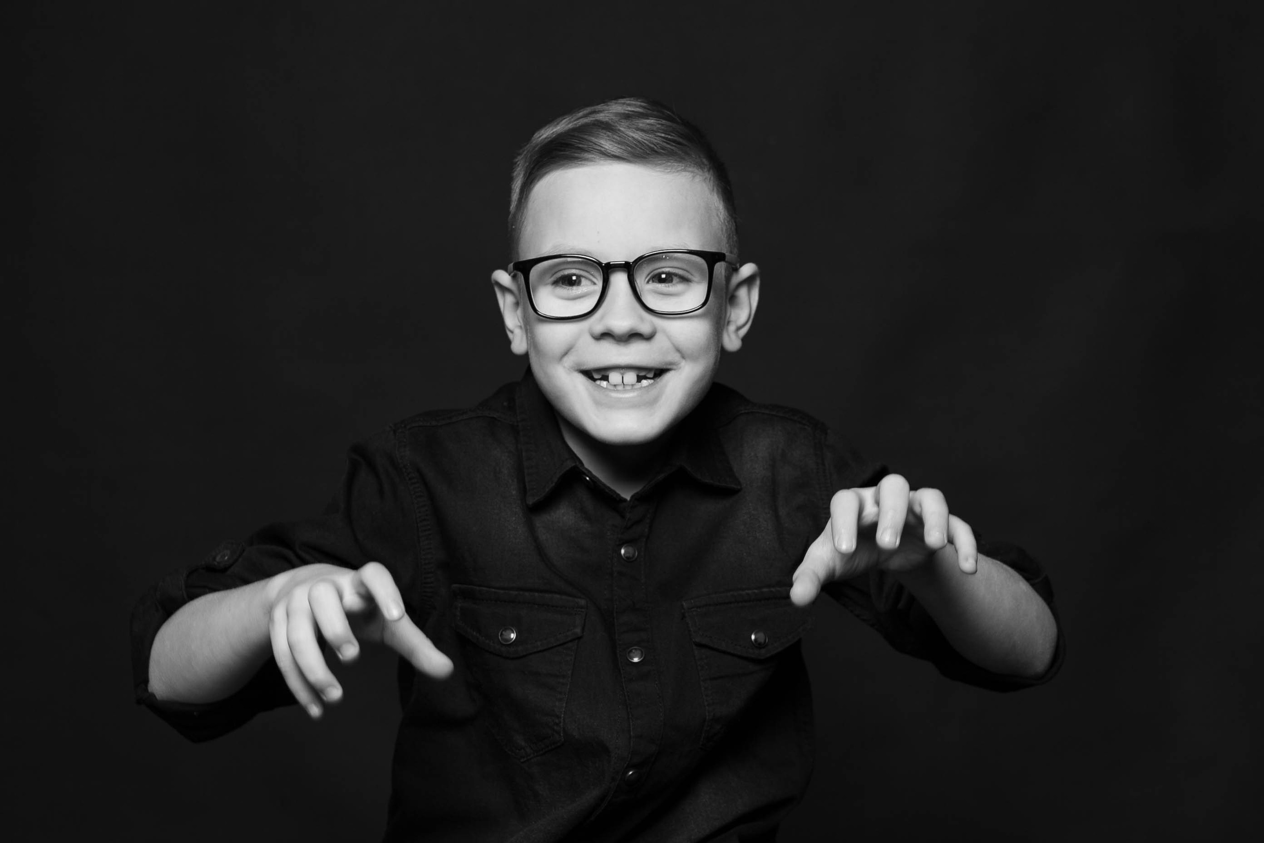 Портретная фотосессия для нежной Екатерины и ее двух мужественных парней. Photographer in Barcelona