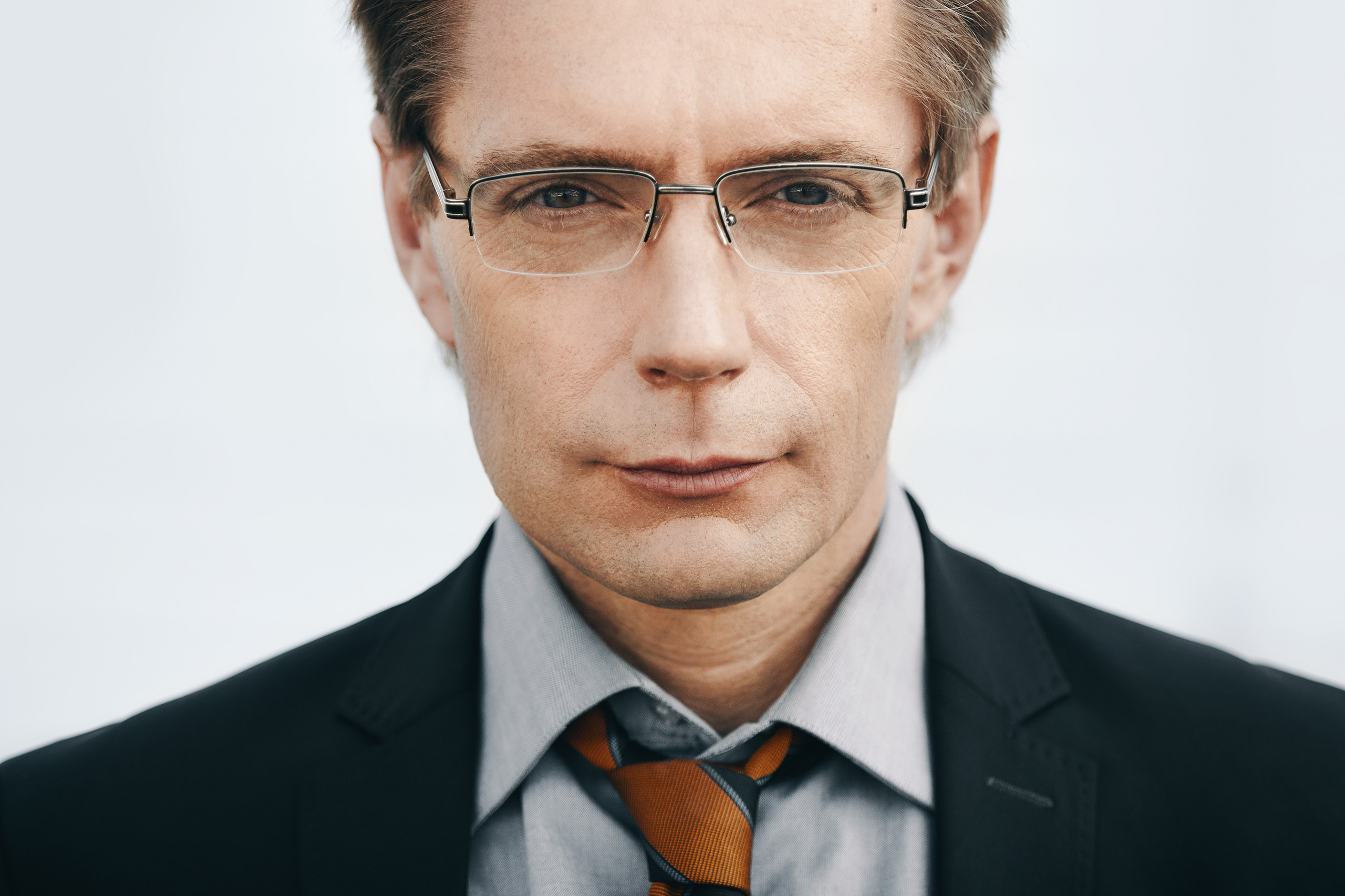 Два образи – професійна HeadShot фотосесія, що розкриває вашу індивіуадльність. Портретний та репортажний фотограф в Києві Юрій Корнійчук