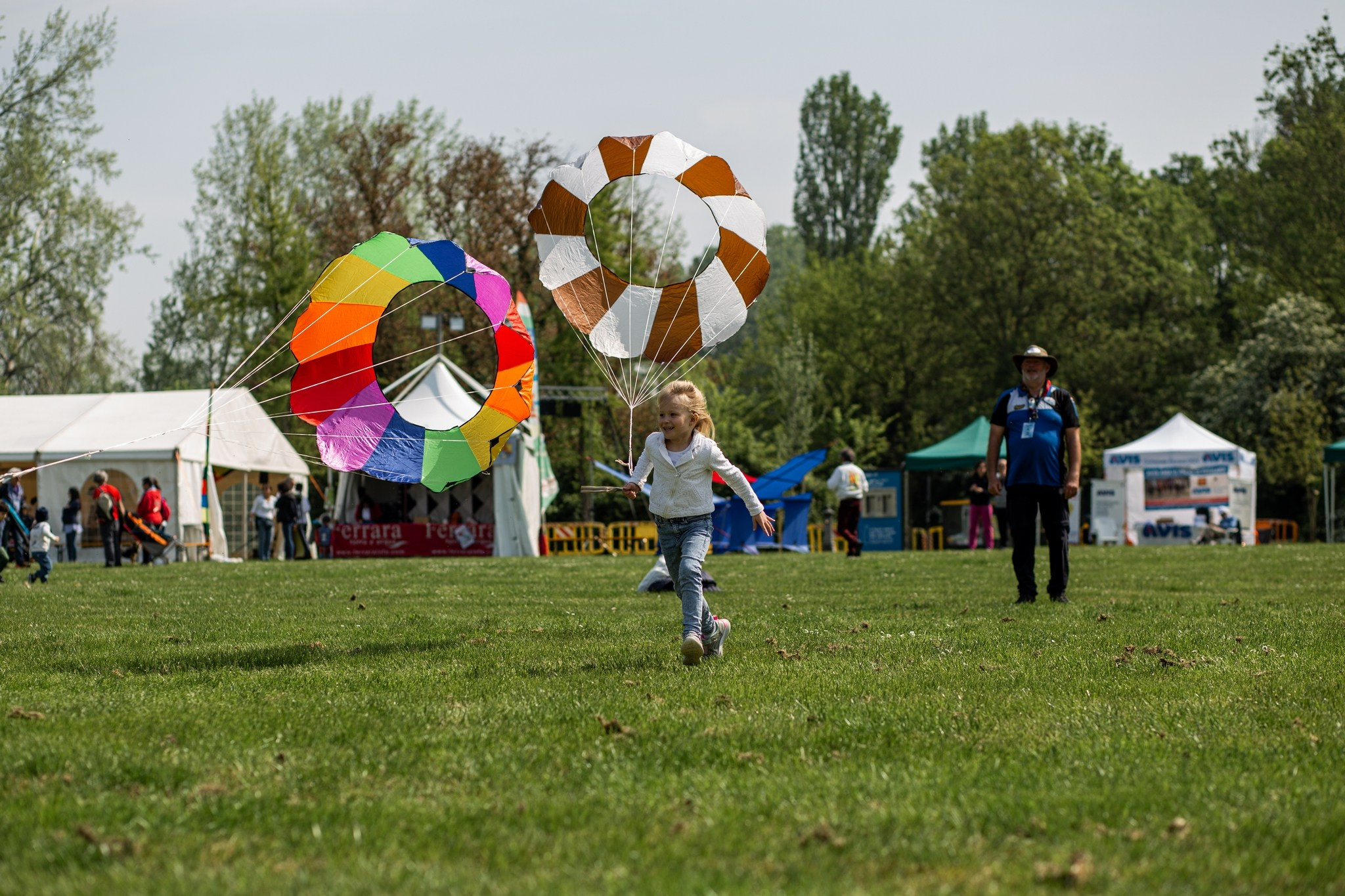 Reportage dell’annuale festival degli aquiloni Vulandra. Fotografa ritrattista Olga Ferrara Bologna Padova