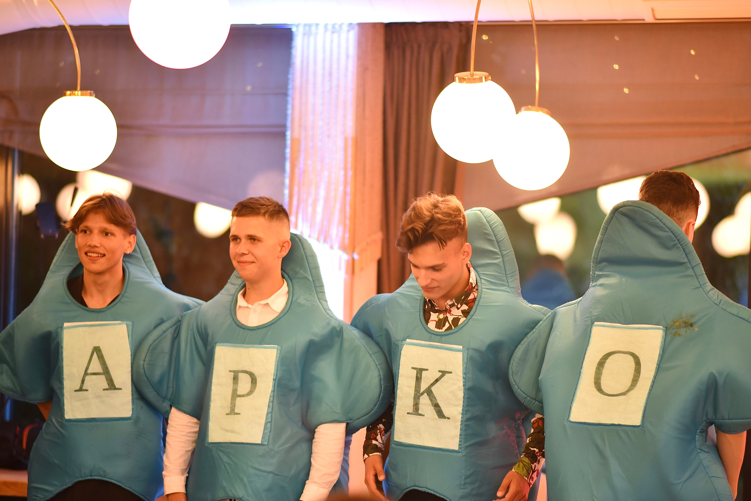 Випускний вечір 11-го класу. Фотограф Марія Якимичева