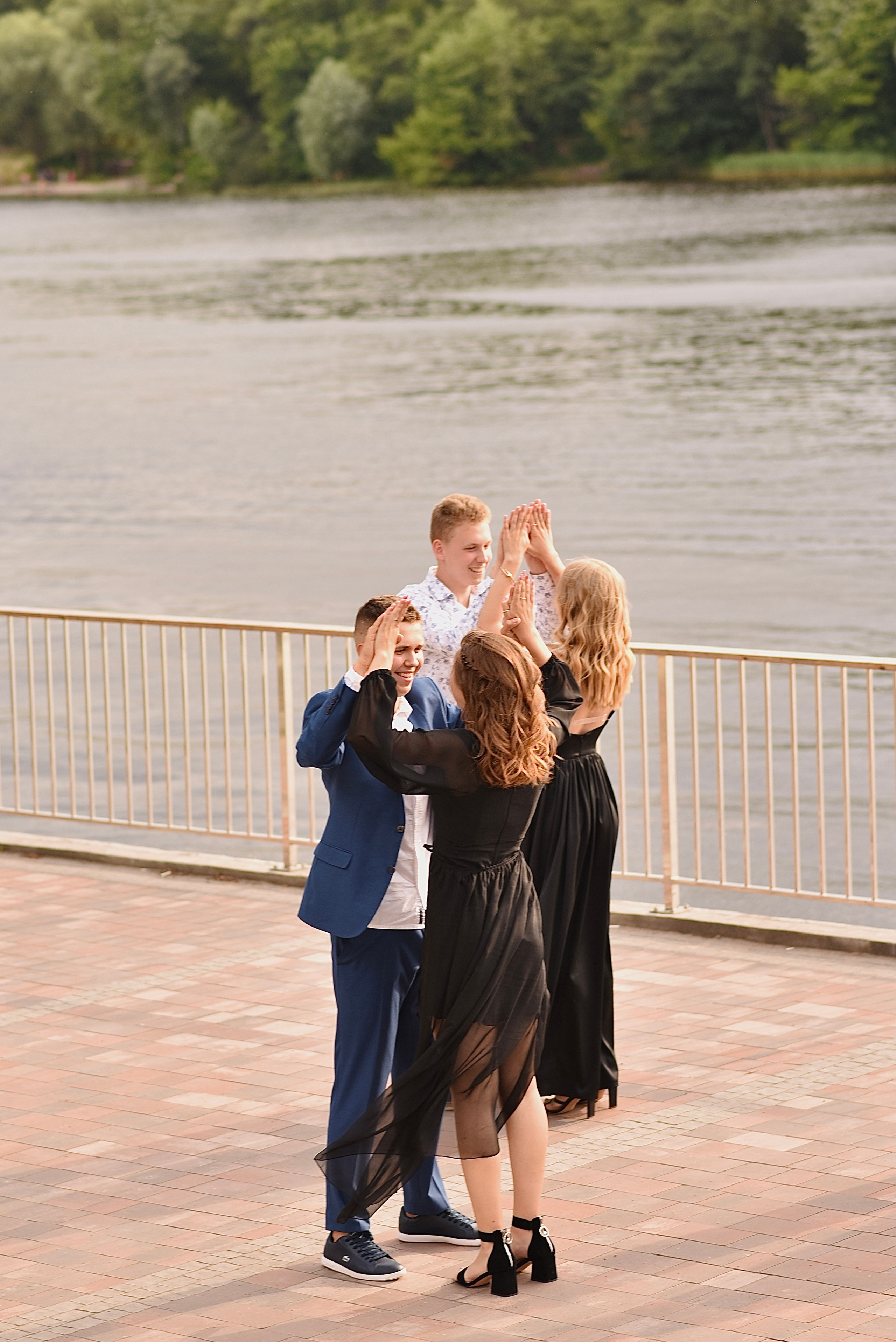 Випускний вечір 11-го класу. Фотограф Марія Якимичева