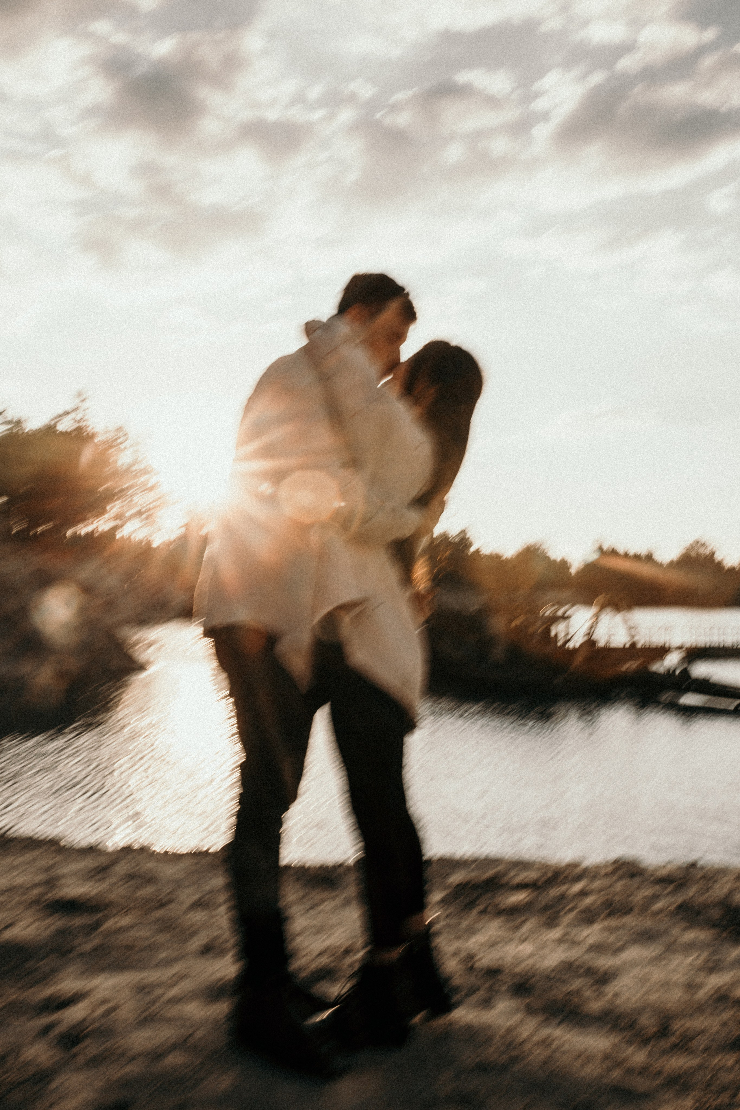 ВТЕЧА У ЗАХІД СОНЦЯ. MILANA NIKONENKO весільний та сіймейний фотограф