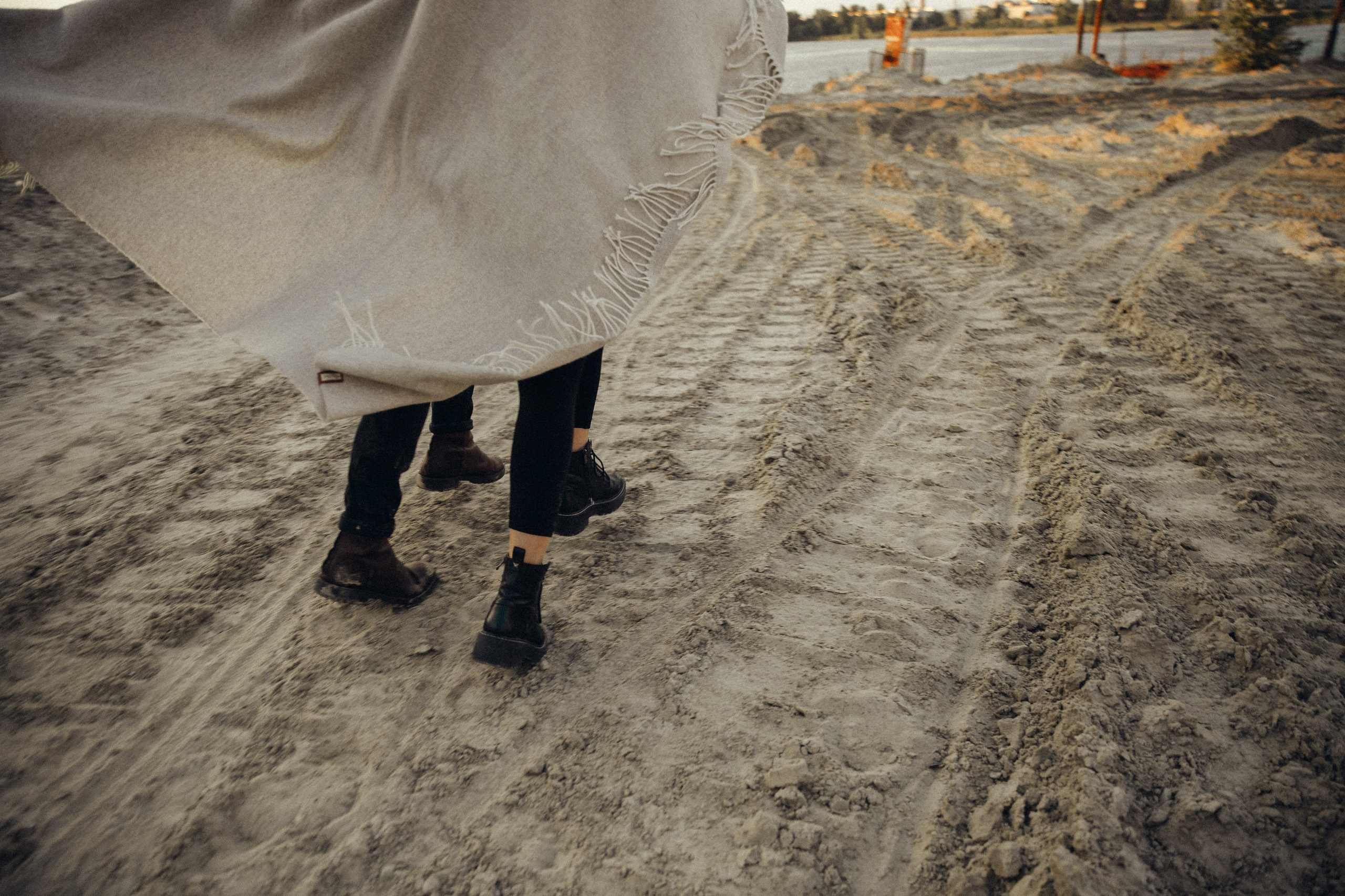 ВТЕЧА У ЗАХІД СОНЦЯ. MILANA NIKONENKO весільний та сіймейний фотограф