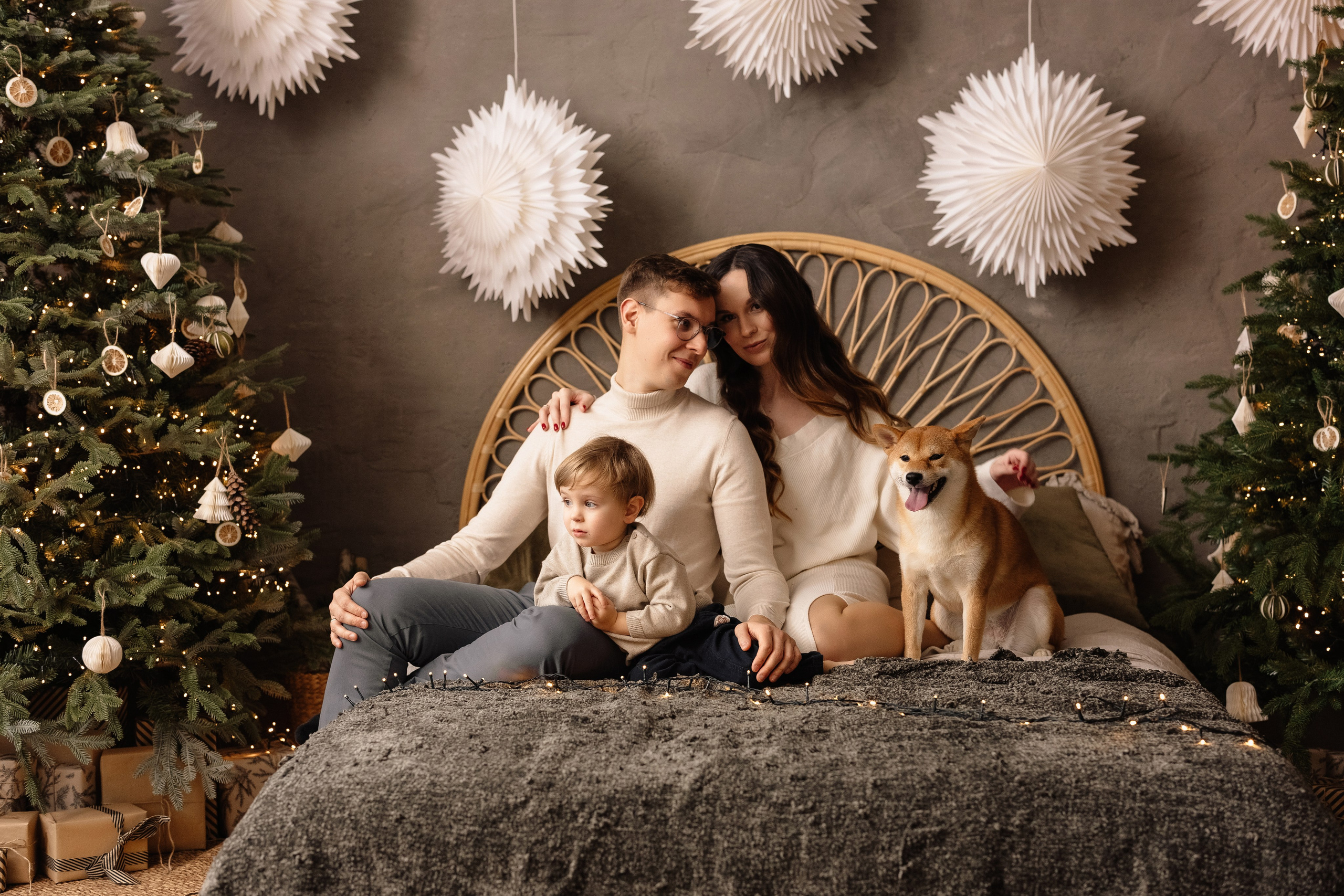 ZIEMASSVĒTKU FOTOSESIJAS ALINA MUR RĪGA. Gaidību, sieviešu, kāzu fotografs Rīga