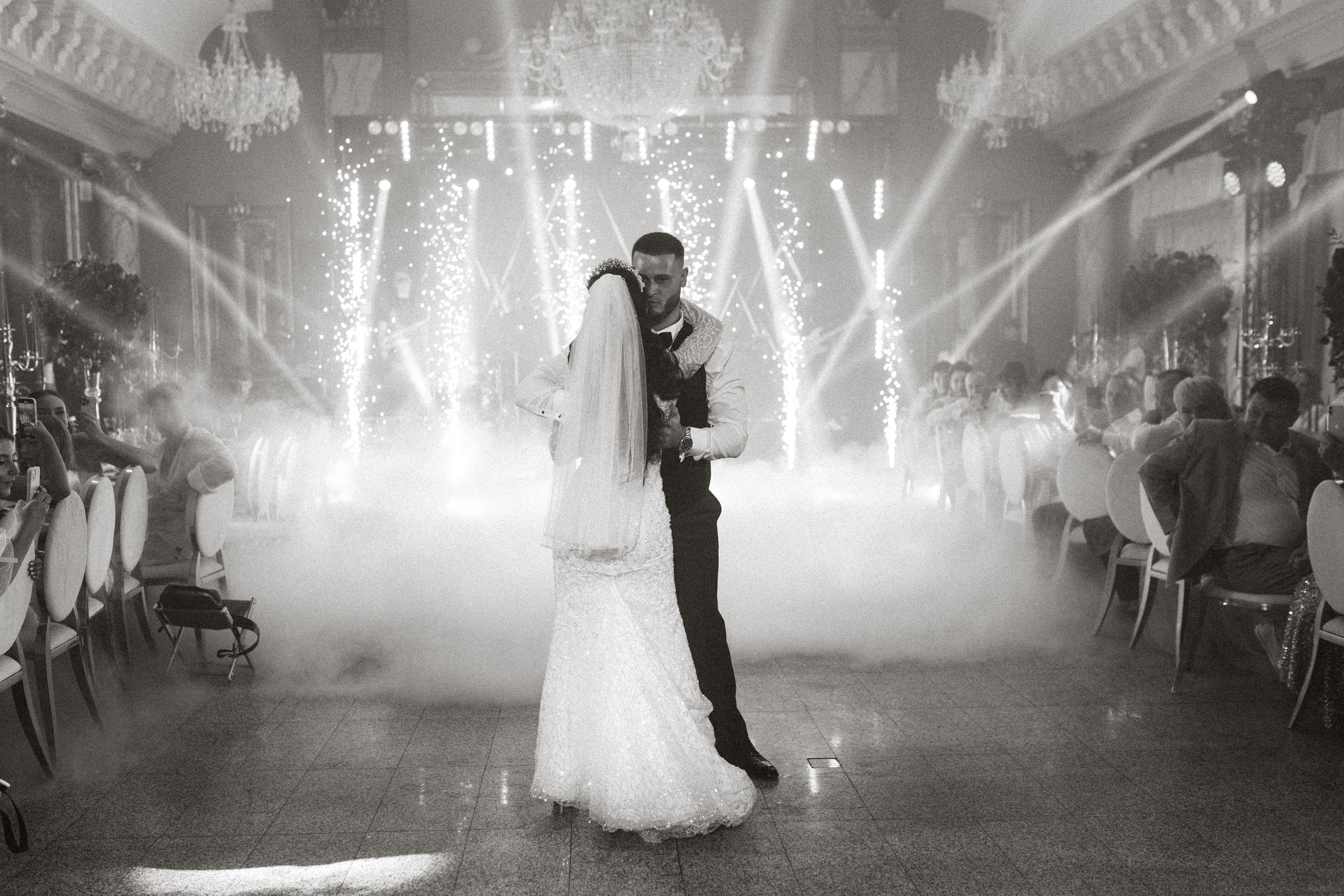 Vladislav & Maria (Ukraine). Wedding photographer Elvira Brovdi