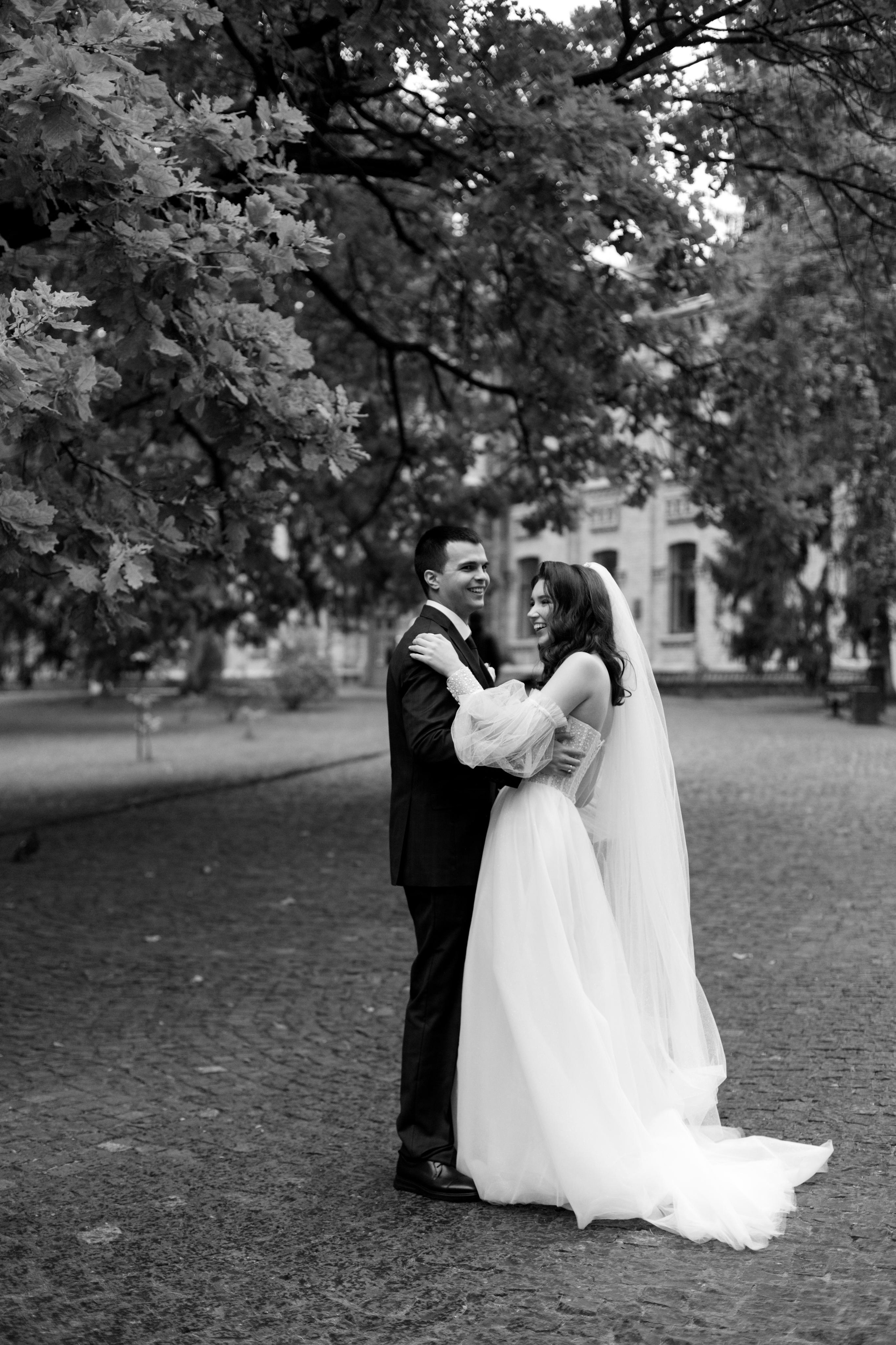 Wedding photographer Elvira Brovdi