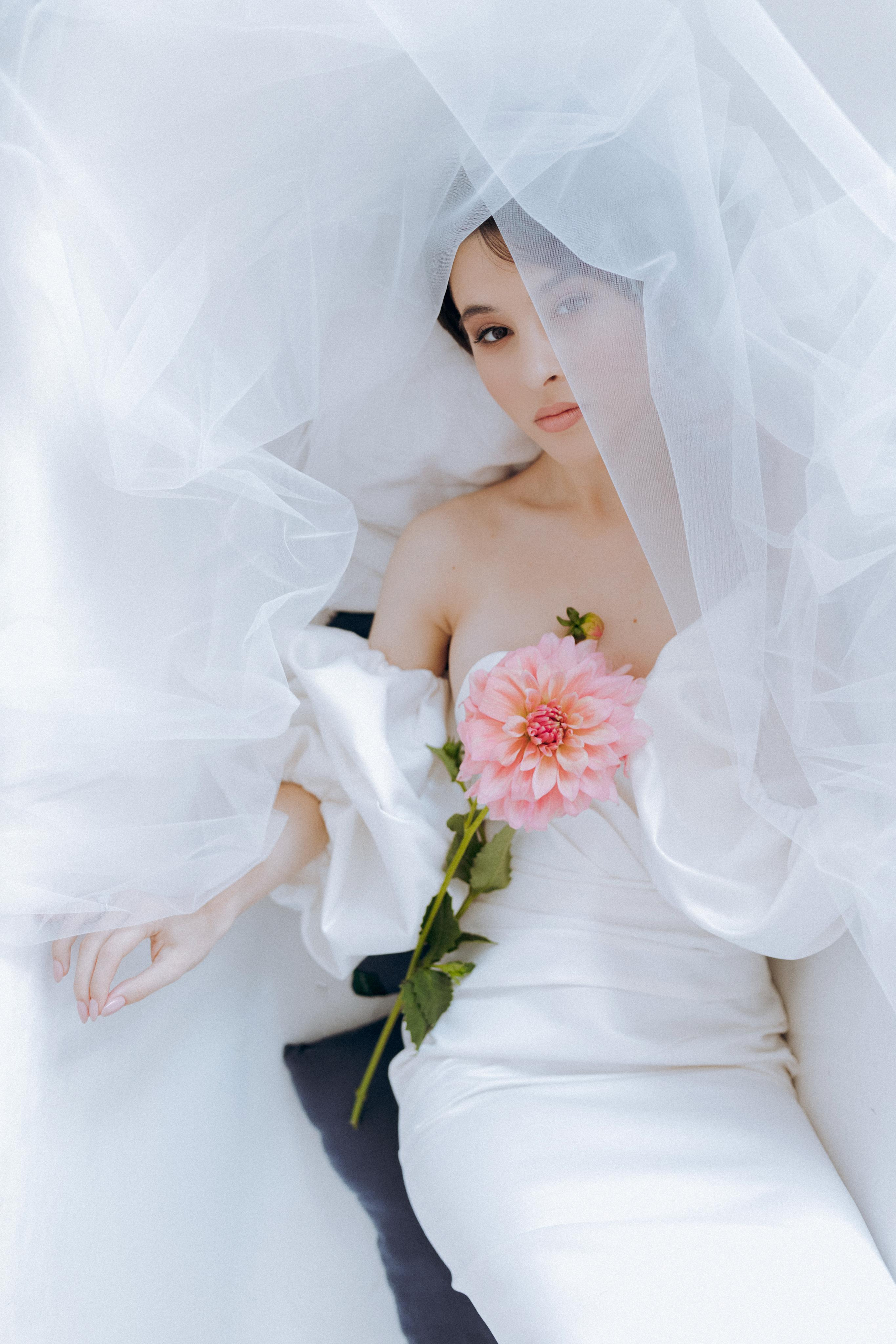 Wedding photographer Elvira Brovdi