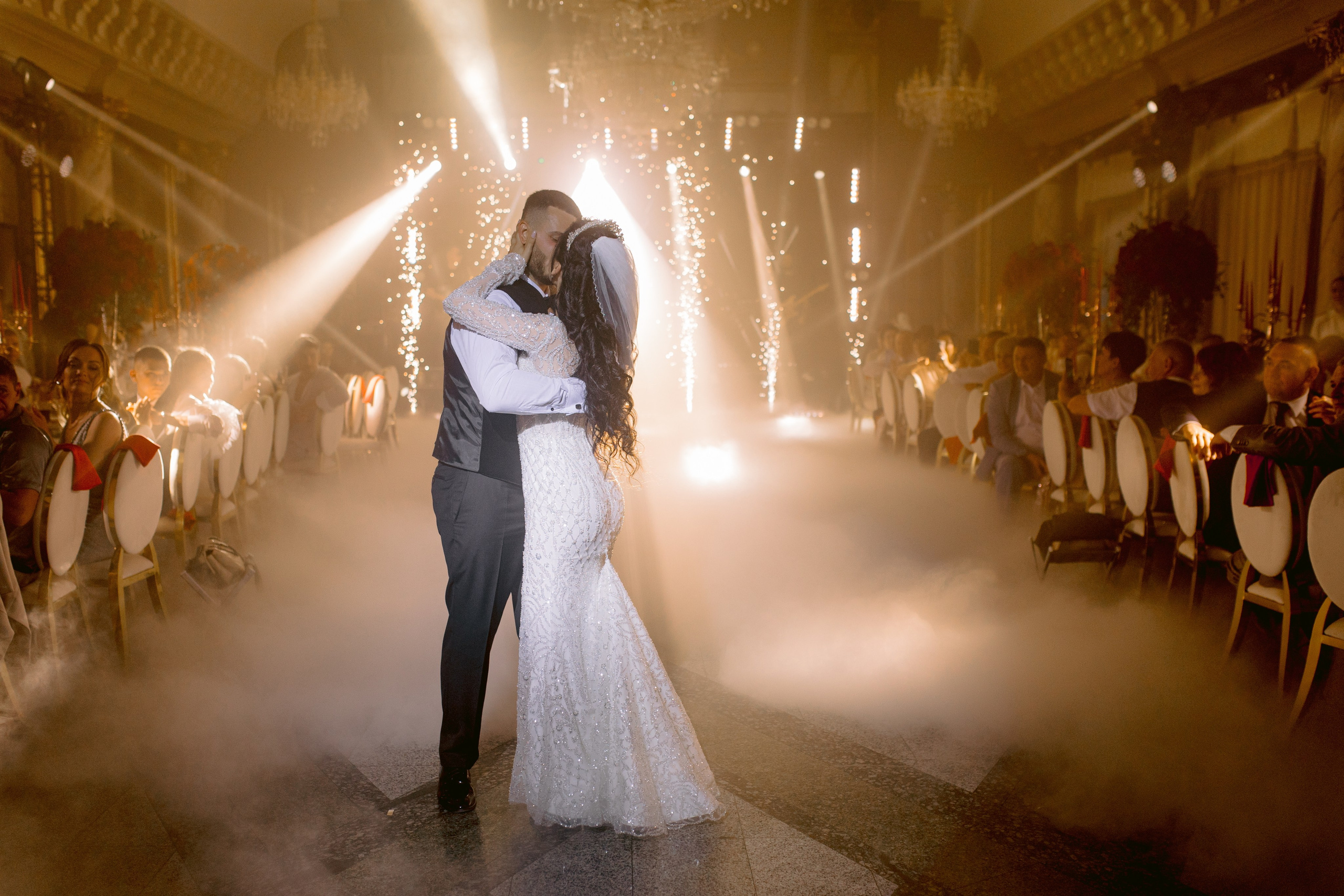 Vladislav & Maria (Ukraine). Wedding photographer Elvira Brovdi