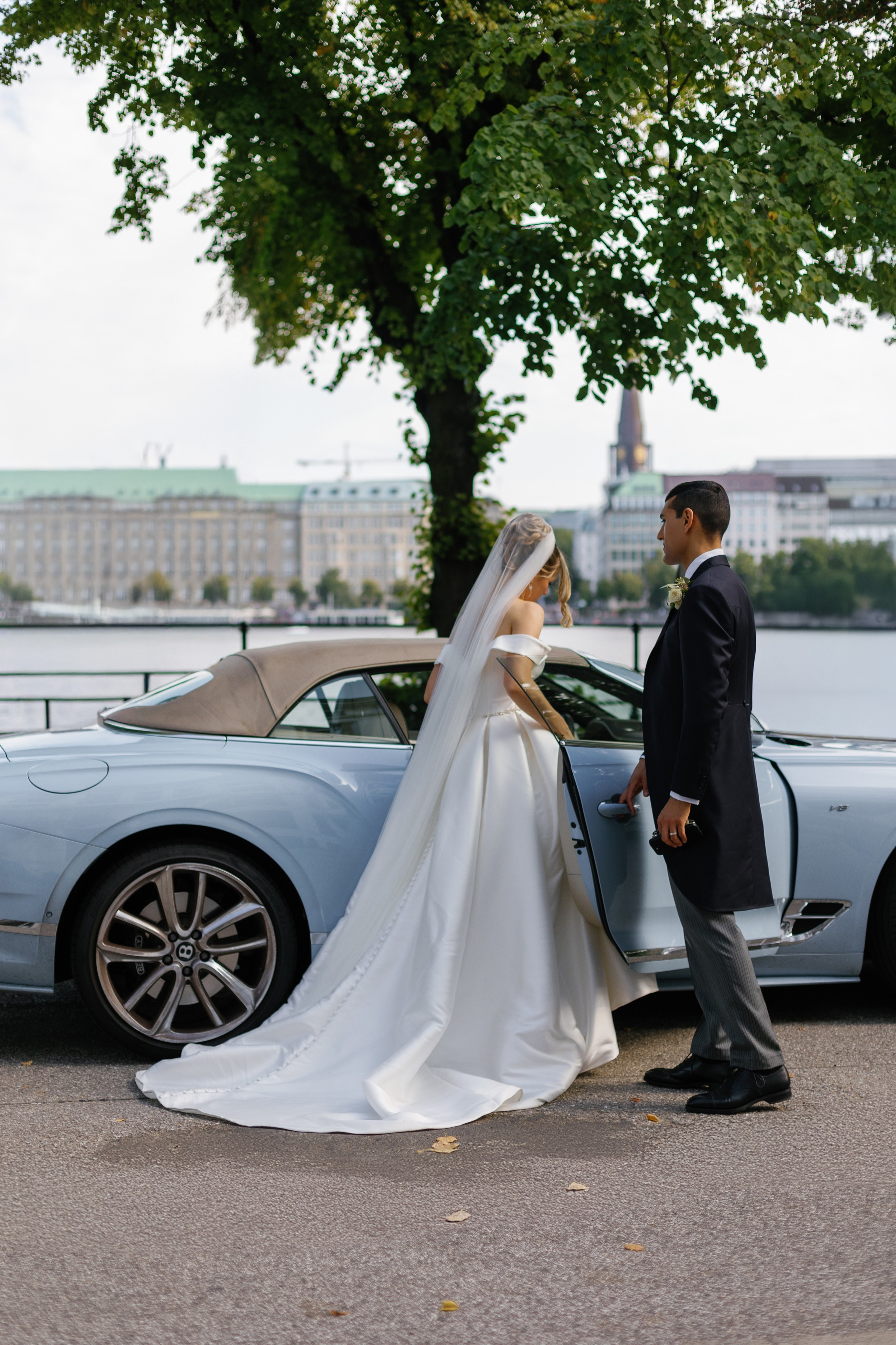 Wedding photographer Elvira Brovdi