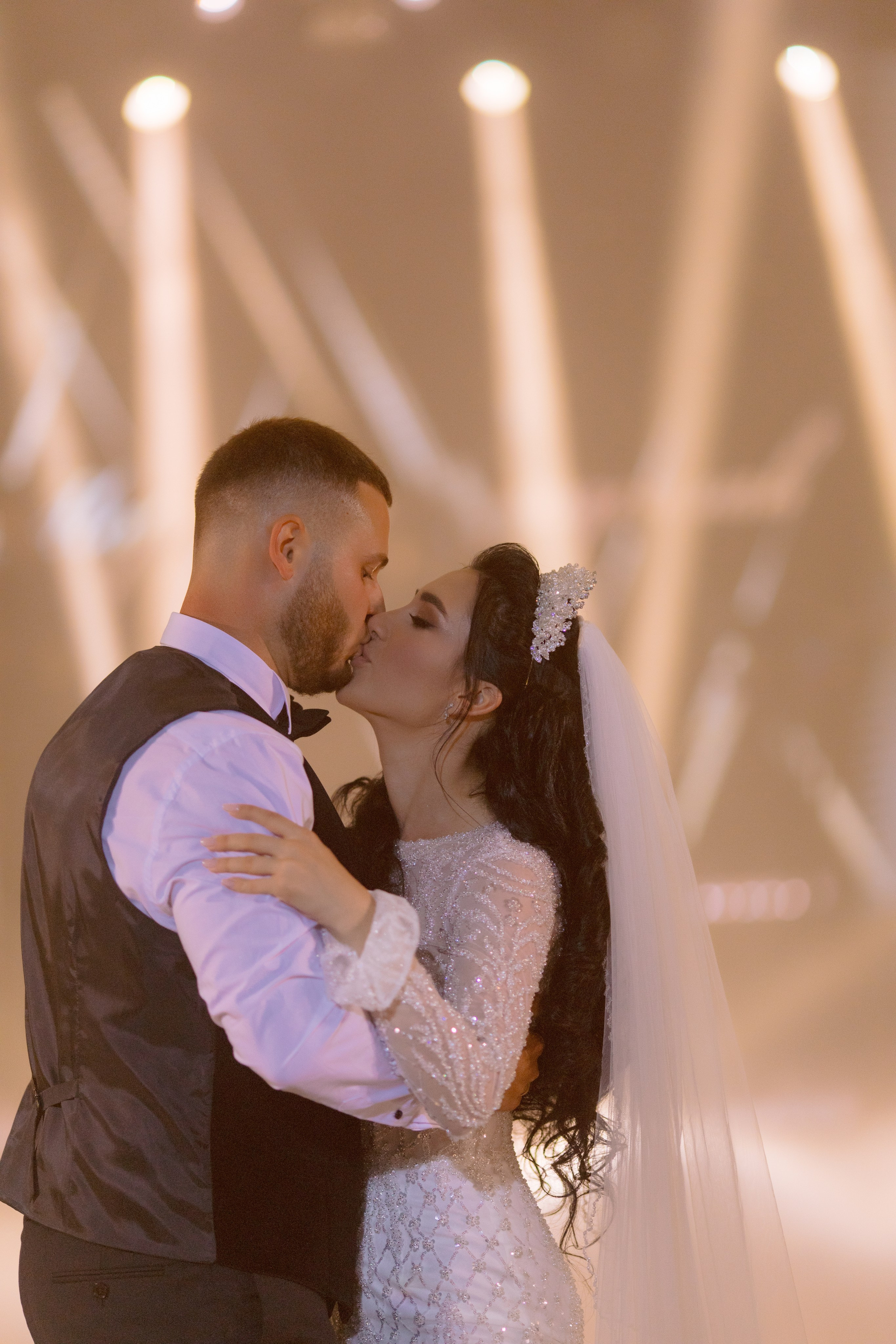 Vladislav & Maria (Ukraine). Wedding photographer Elvira Brovdi