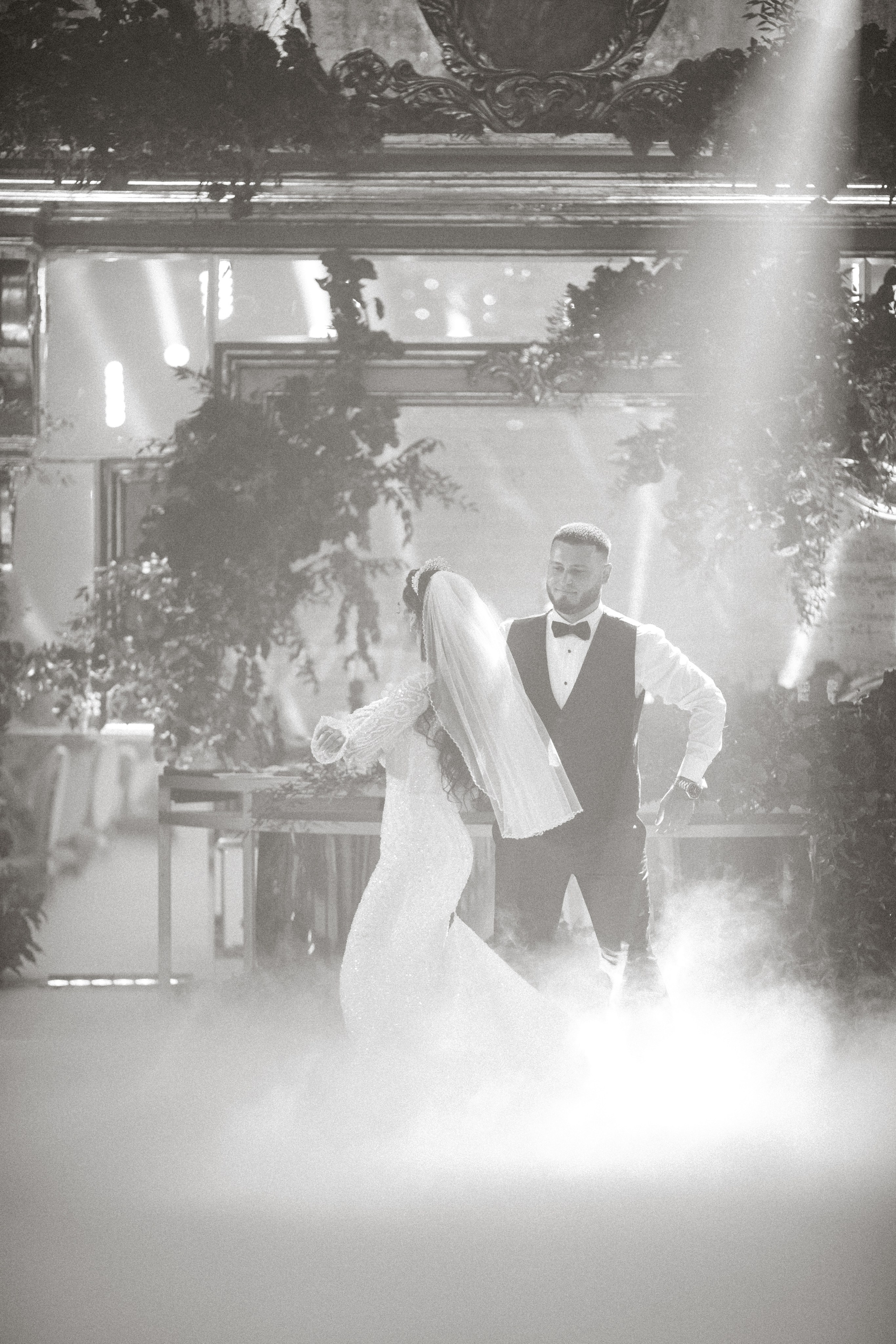 Vladislav & Maria (Ukraine). Wedding photographer Elvira Brovdi