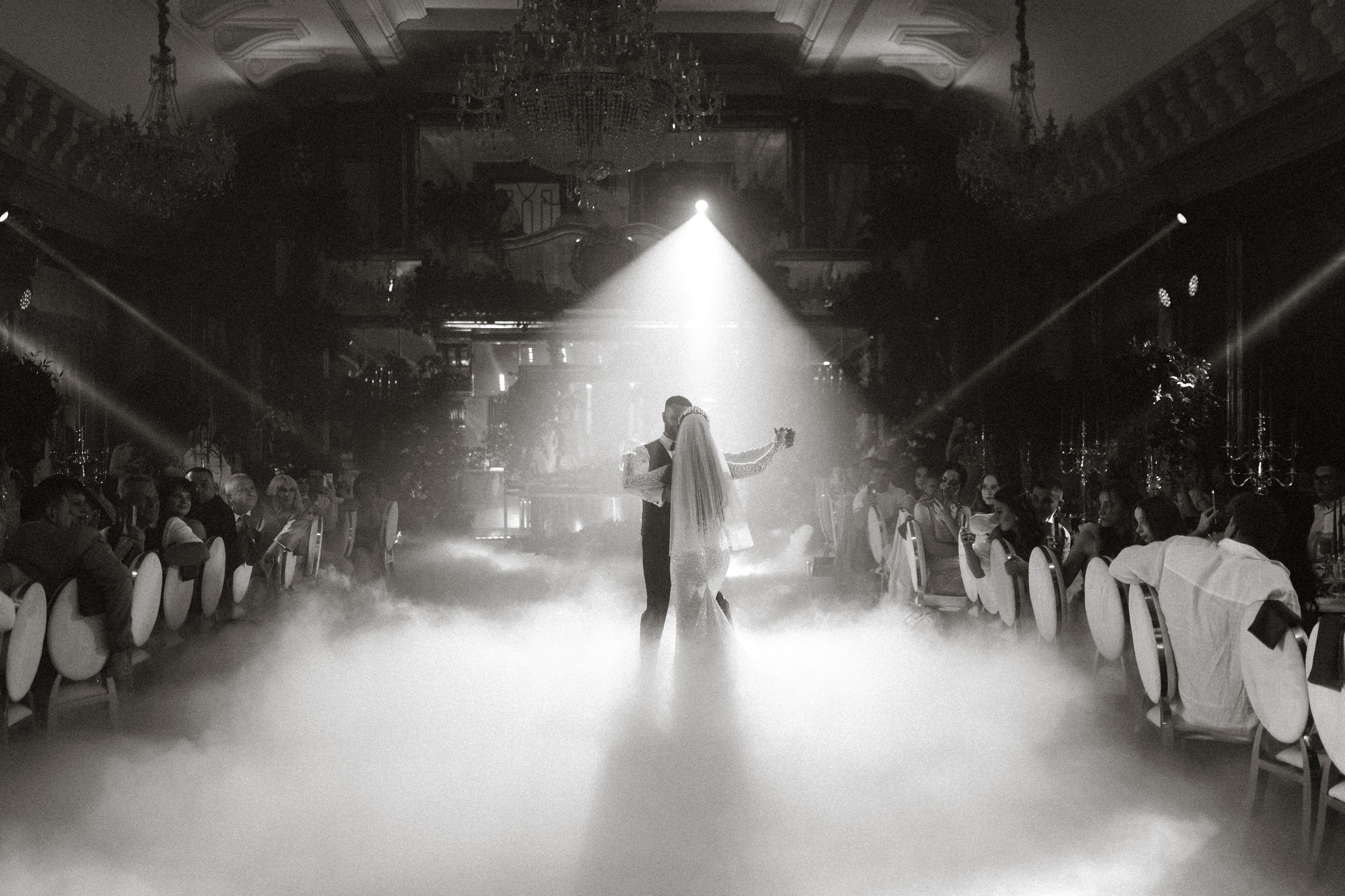 Vladislav & Maria (Ukraine). Wedding photographer Elvira Brovdi