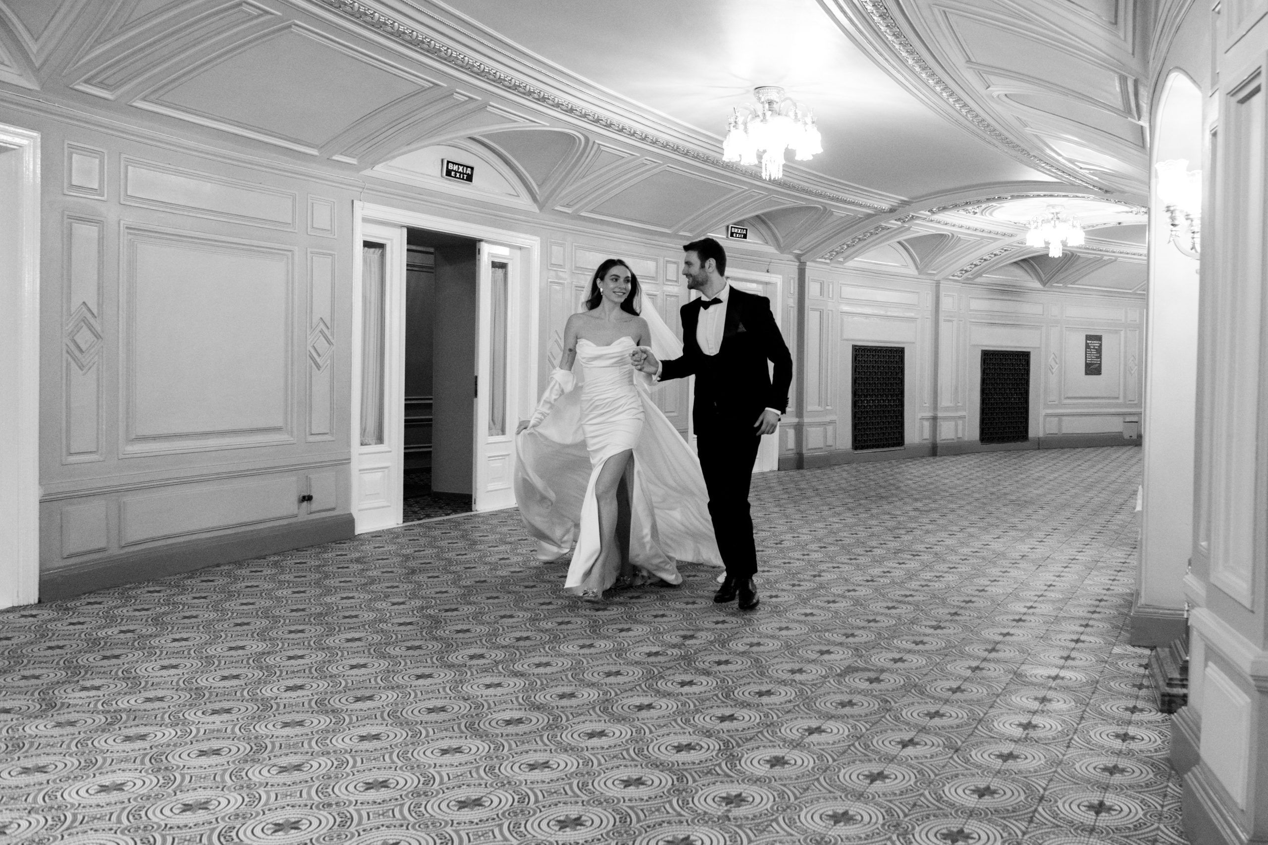 Олексій та Олександра Київ Театр Опери. Репортажний та сімейний фотограф Дар’я Хорошавцева