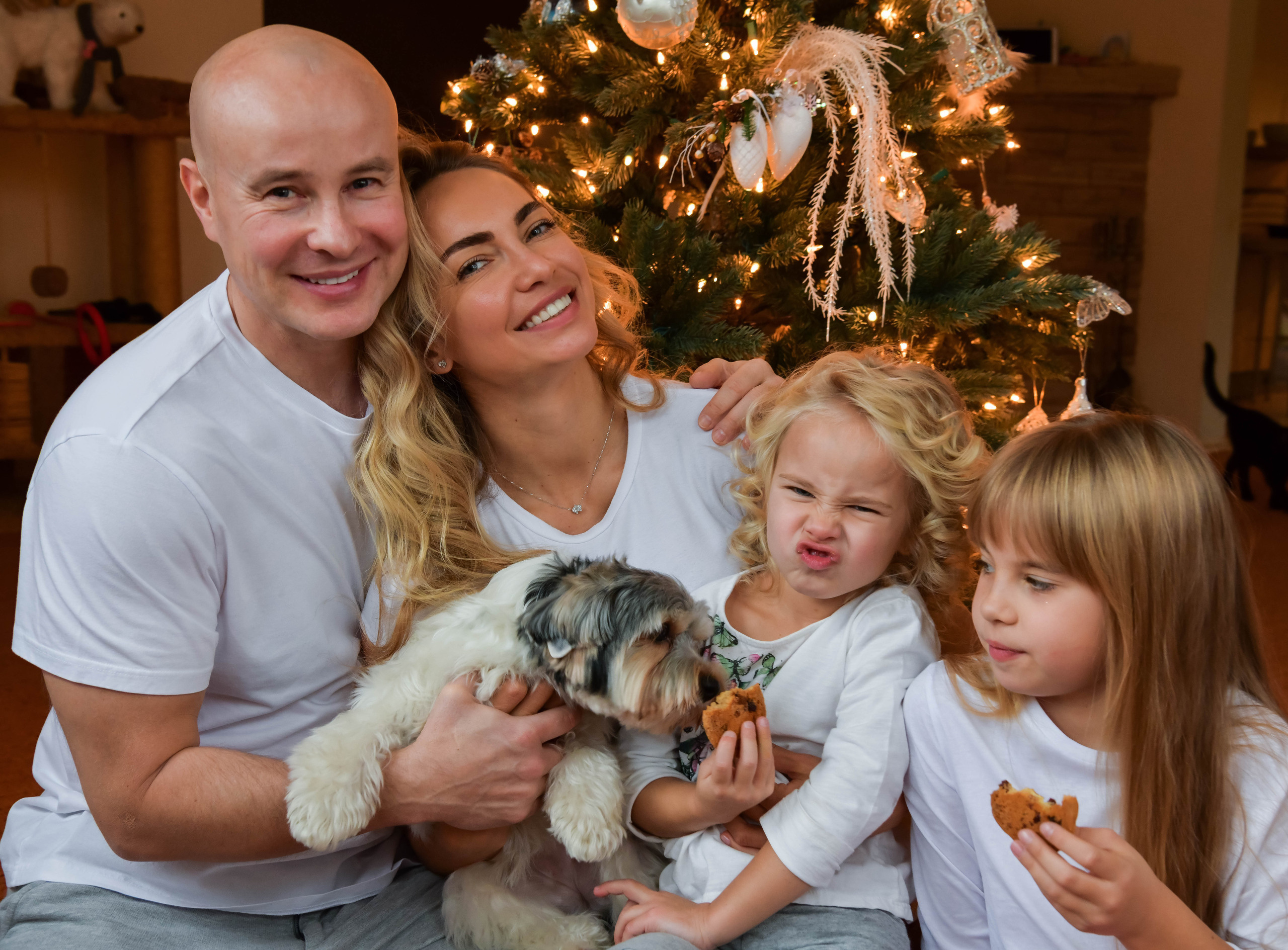 Сергій Наталья Варя Злата Підготовка до Нового року. Репортажний та сімейний фотограф Дар’я Хорошавцева