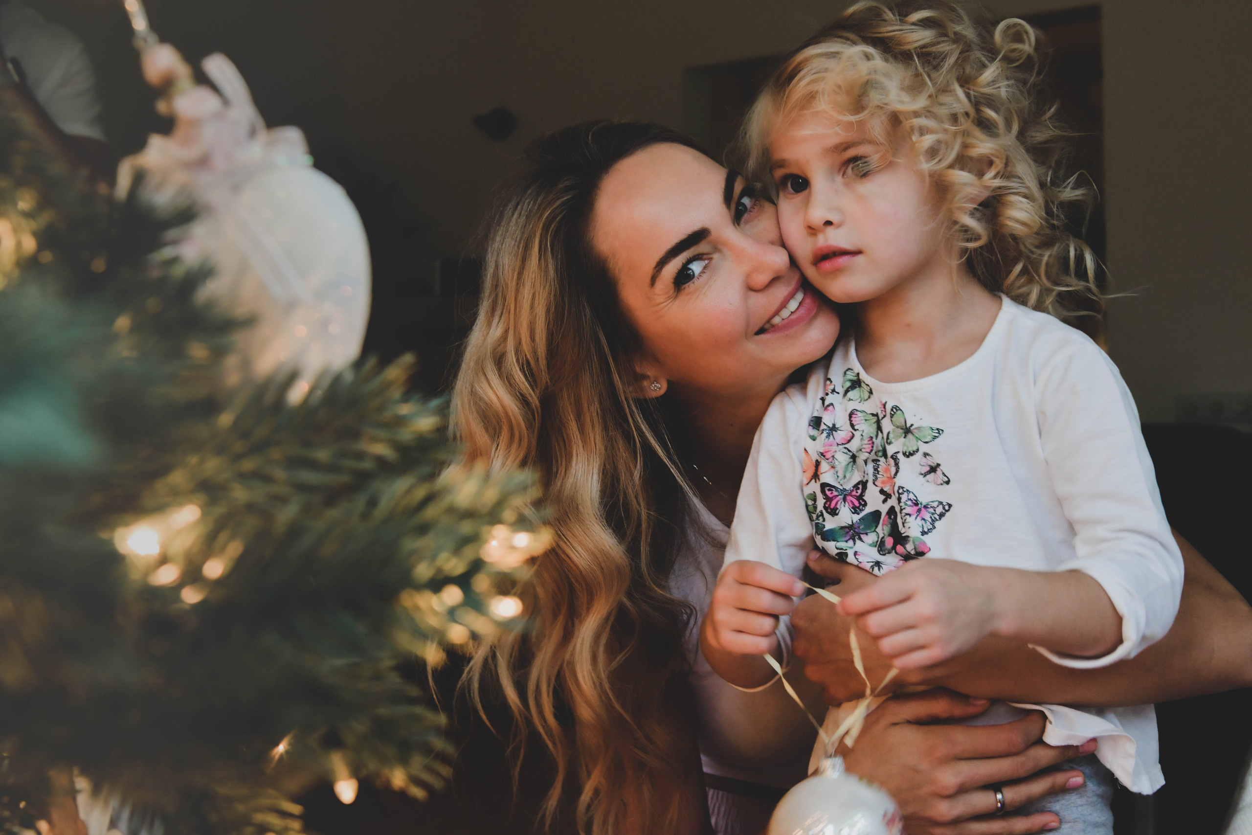 Сергій Наталья Варя Злата Підготовка до Нового року. Репортажний та сімейний фотограф Дар’я Хорошавцева